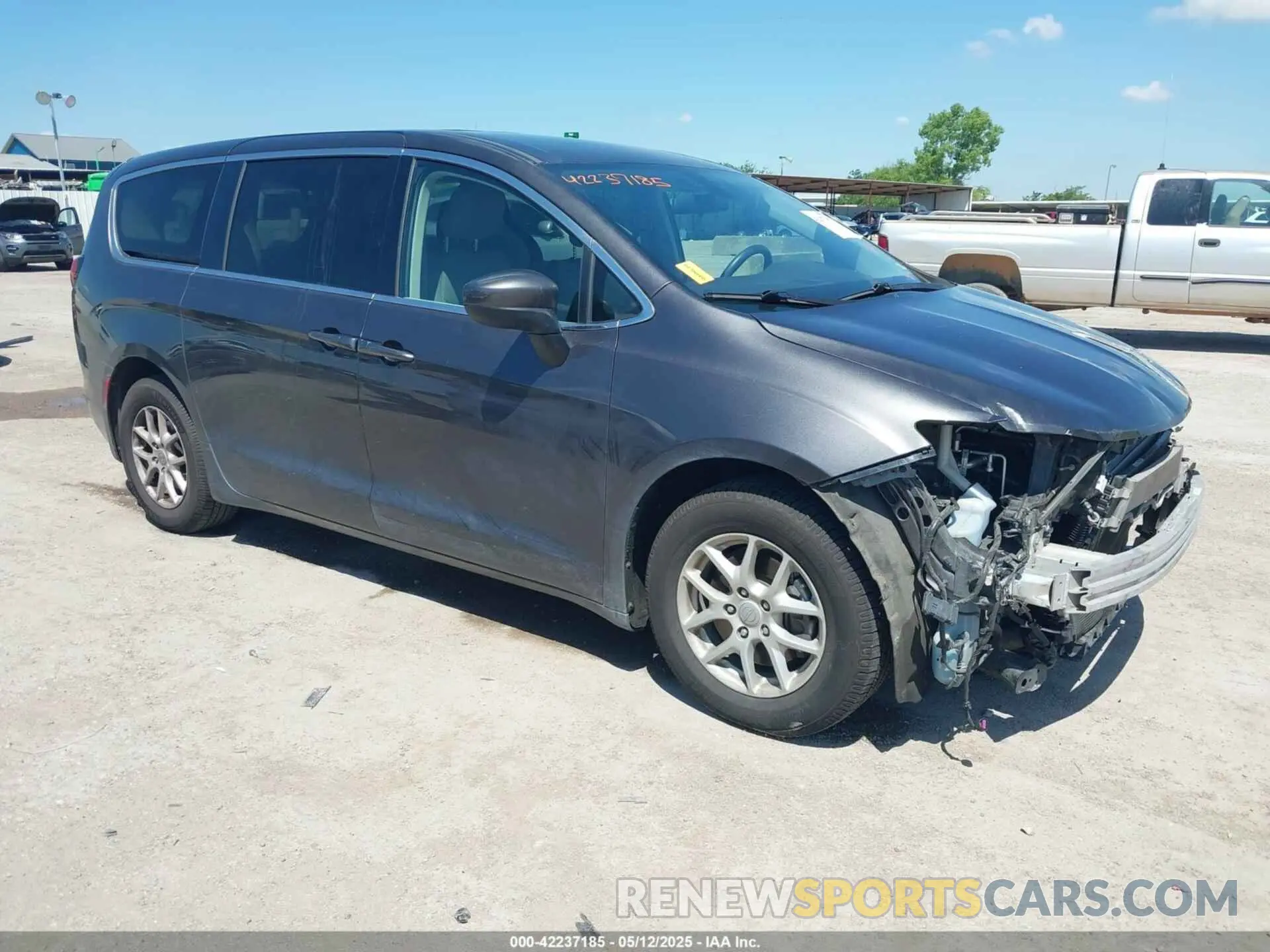 1 Photograph of a damaged car 2C4RC1CG2LR131258 CHRYSLER VOYAGER 2020