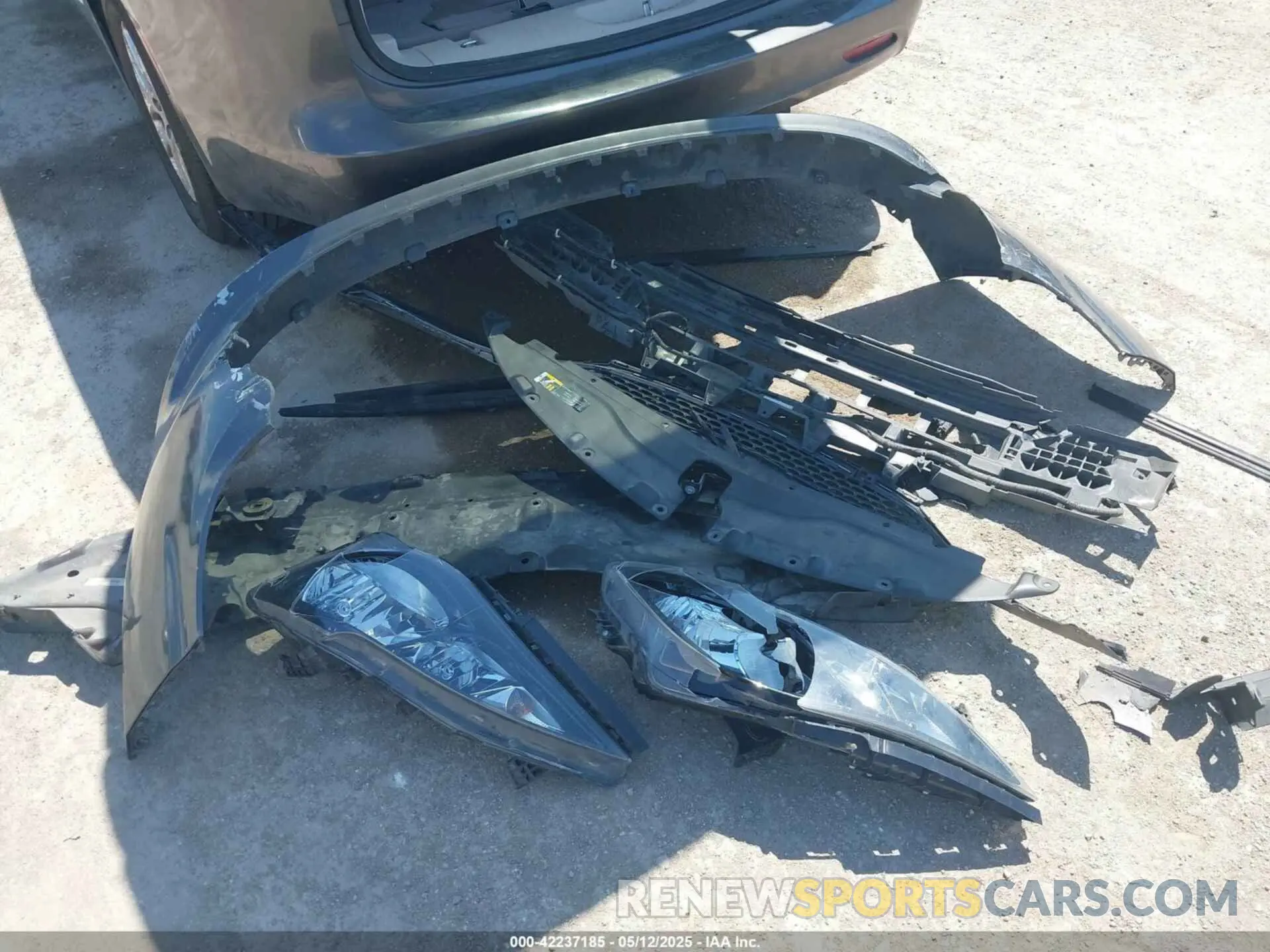 12 Photograph of a damaged car 2C4RC1CG2LR131258 CHRYSLER VOYAGER 2020
