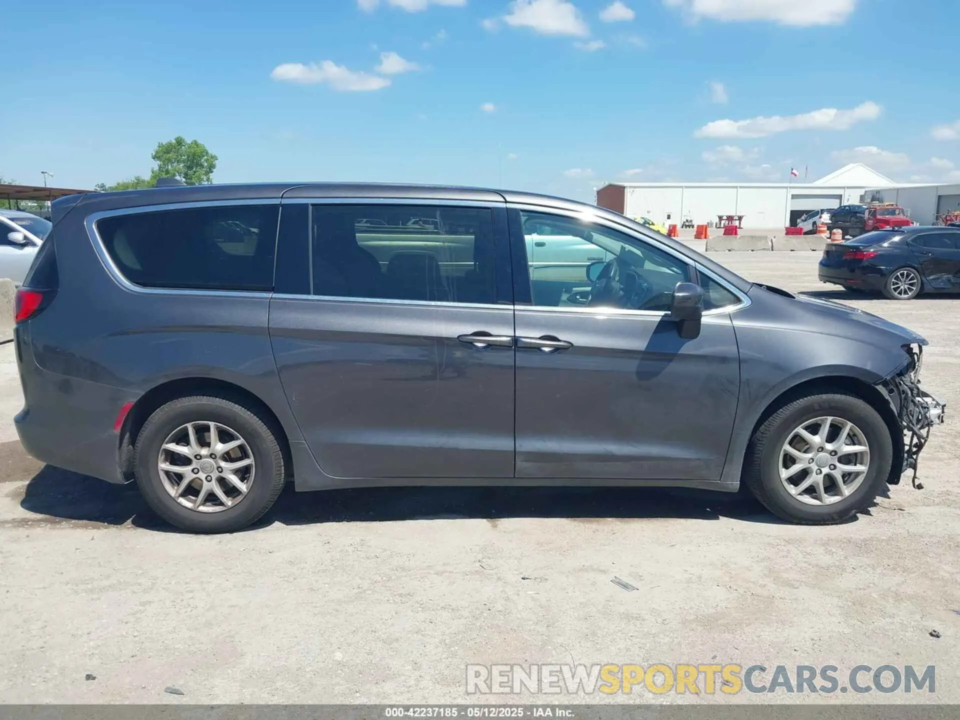 14 Photograph of a damaged car 2C4RC1CG2LR131258 CHRYSLER VOYAGER 2020