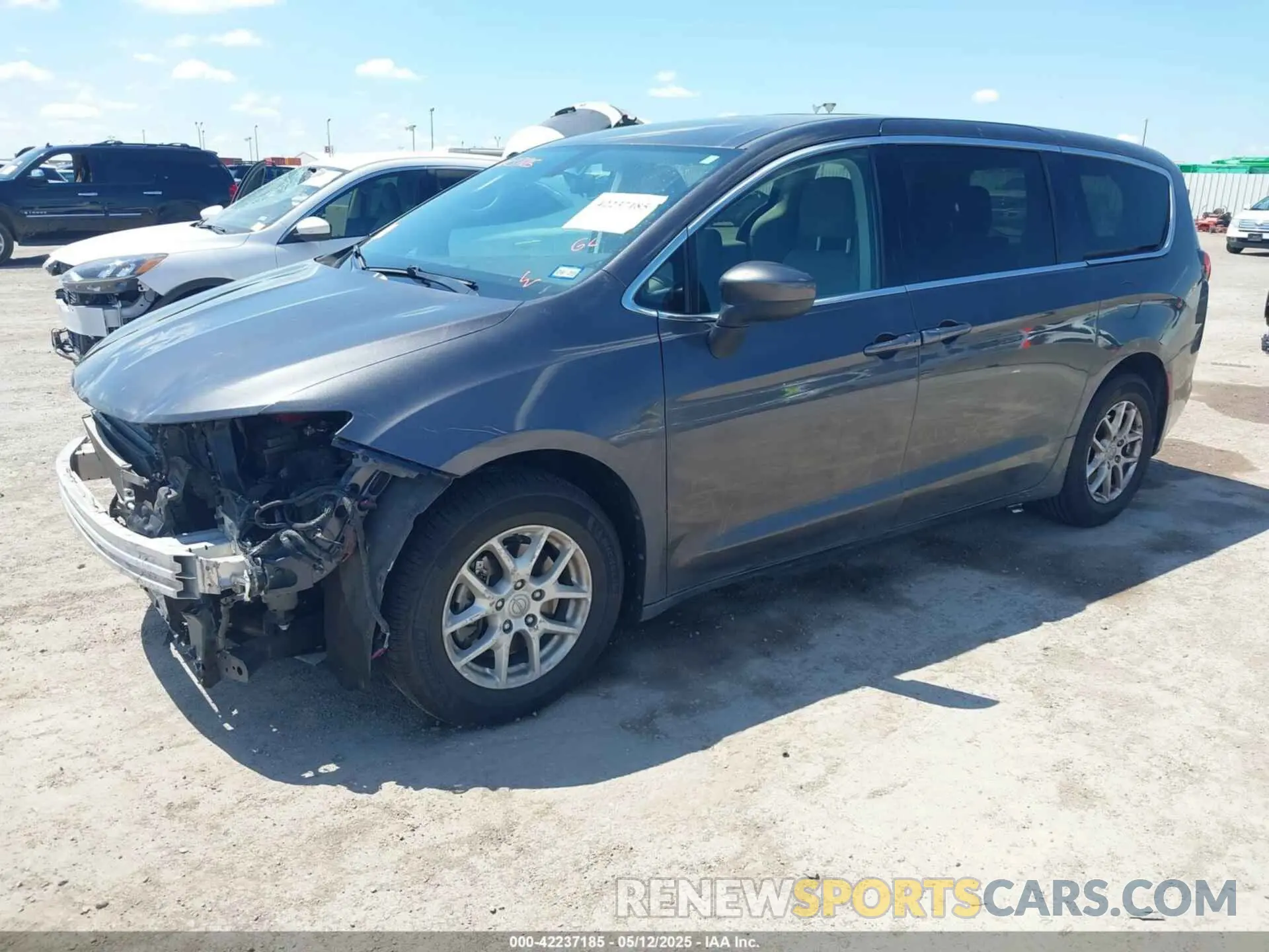2 Photograph of a damaged car 2C4RC1CG2LR131258 CHRYSLER VOYAGER 2020