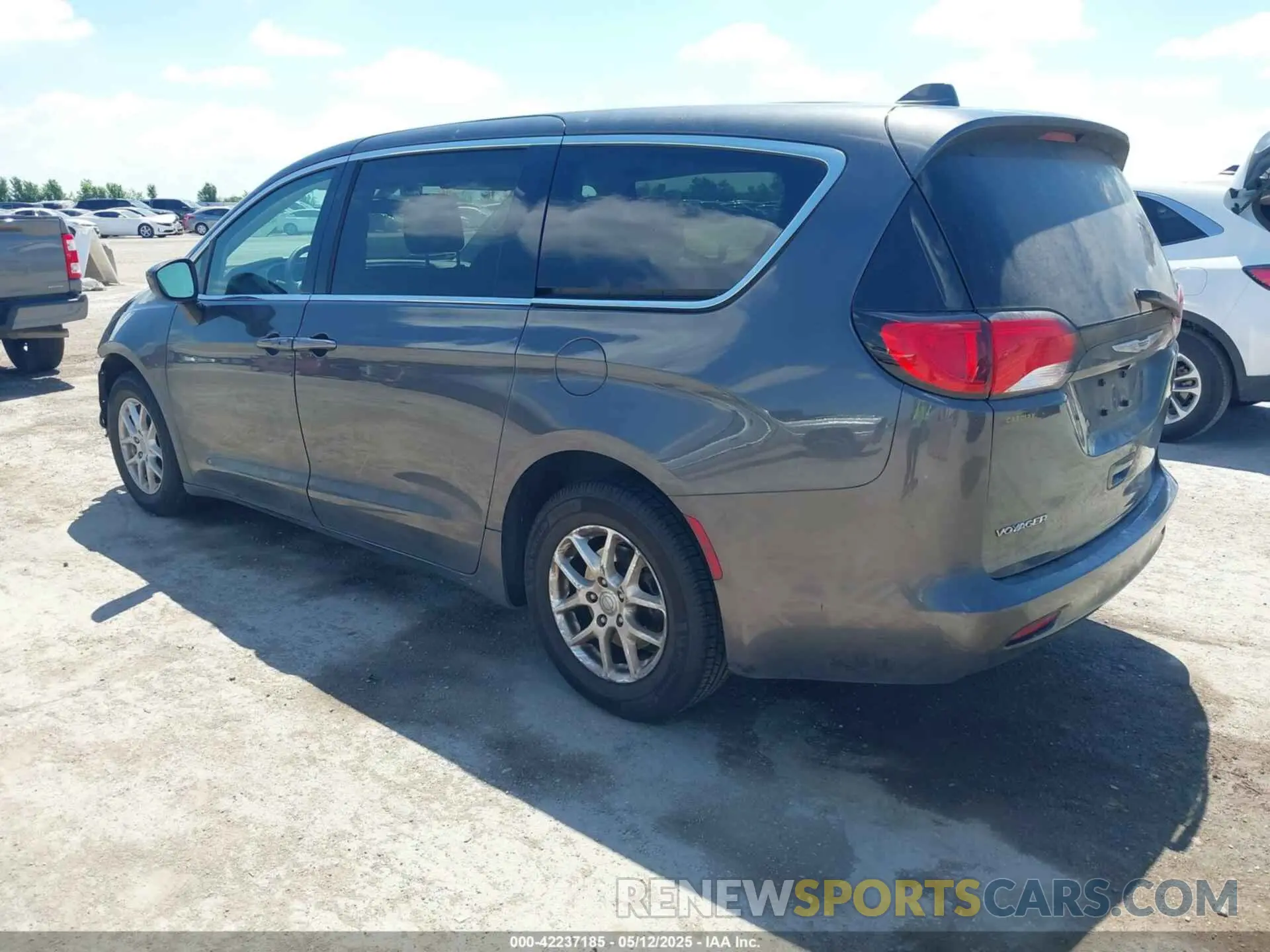 3 Photograph of a damaged car 2C4RC1CG2LR131258 CHRYSLER VOYAGER 2020