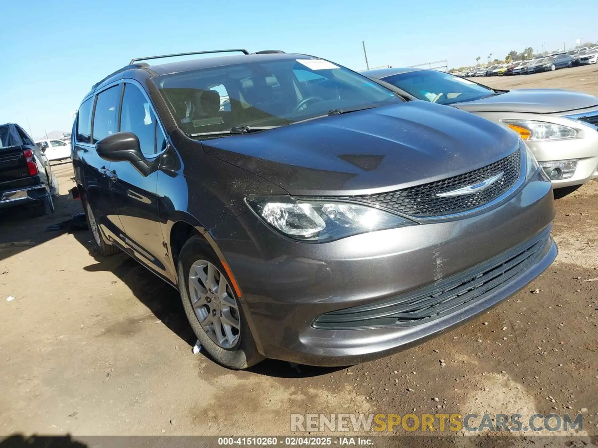 1 Photograph of a damaged car 2C4RC1CG6LR138780 CHRYSLER VOYAGER 2020