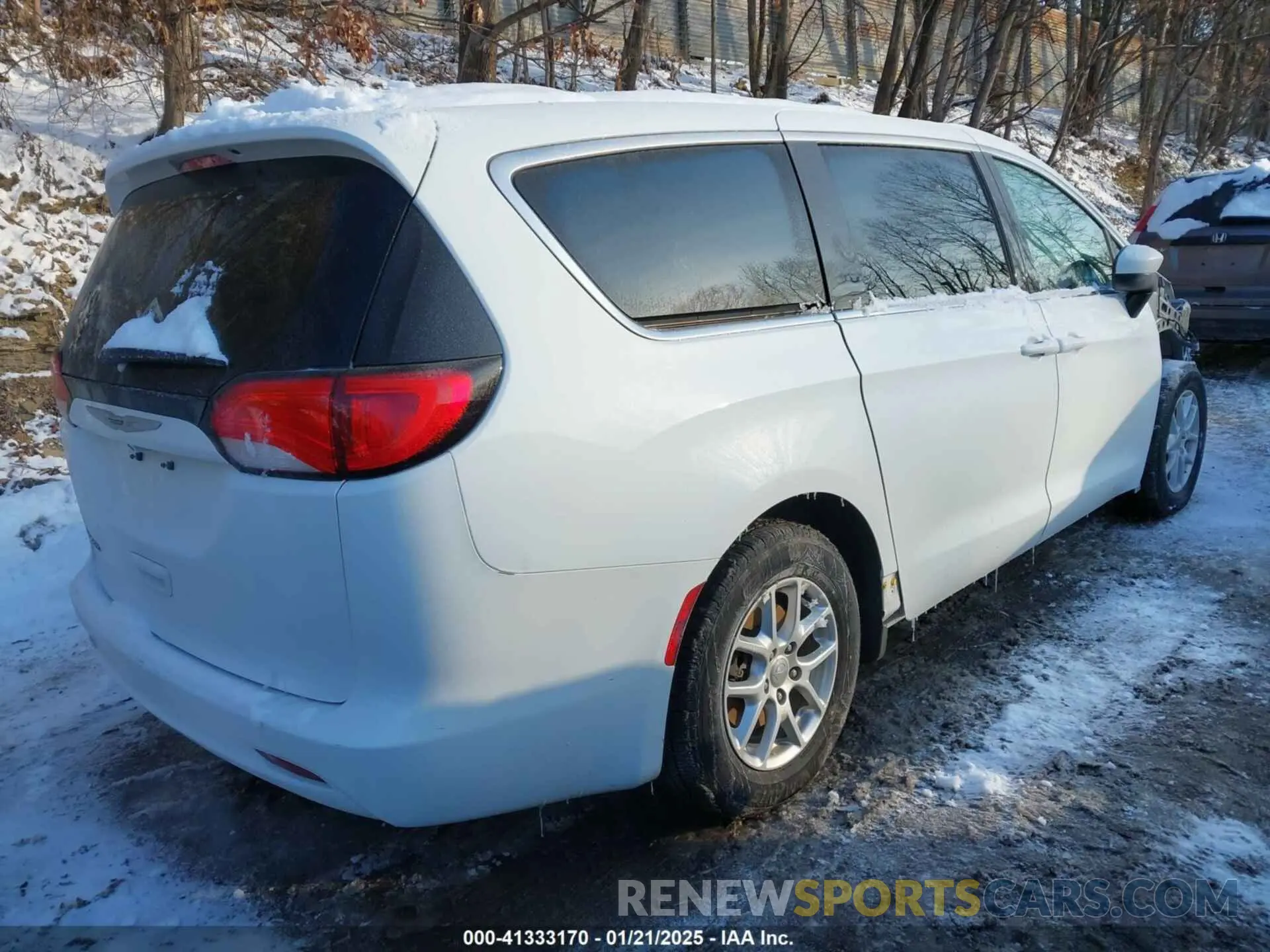 4 Photograph of a damaged car 2C4RC1CG7LR287442 CHRYSLER VOYAGER 2020