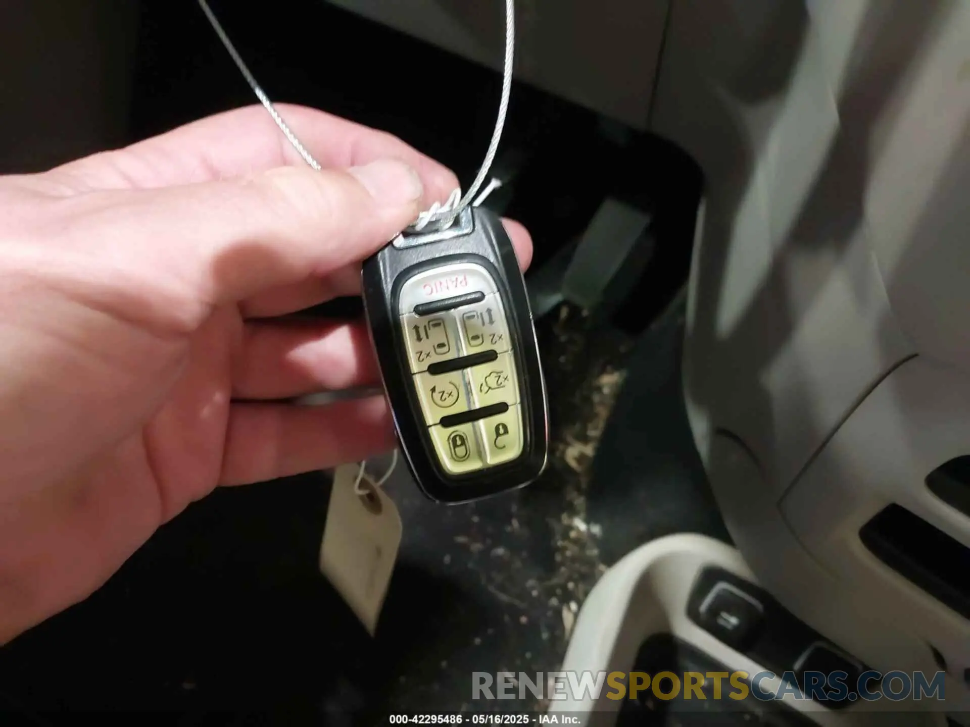 11 Photograph of a damaged car 2C4RC1DG0LR216548 CHRYSLER VOYAGER 2020