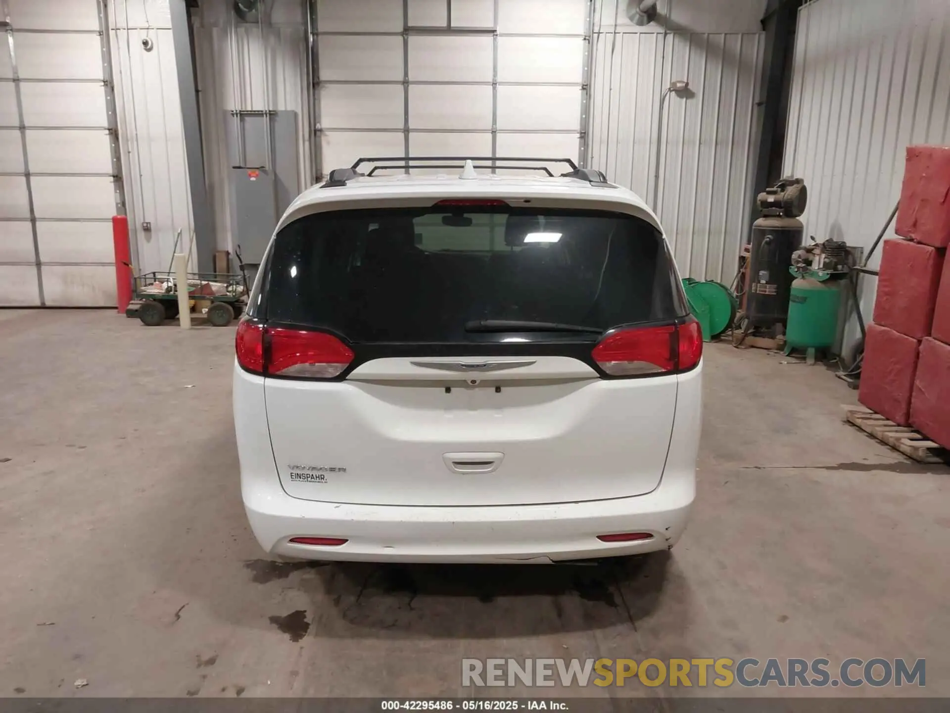 16 Photograph of a damaged car 2C4RC1DG0LR216548 CHRYSLER VOYAGER 2020