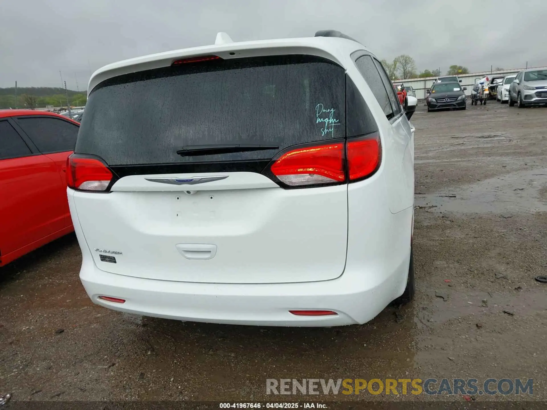 17 Photograph of a damaged car 2C4RC1DG1LR151578 CHRYSLER VOYAGER 2020