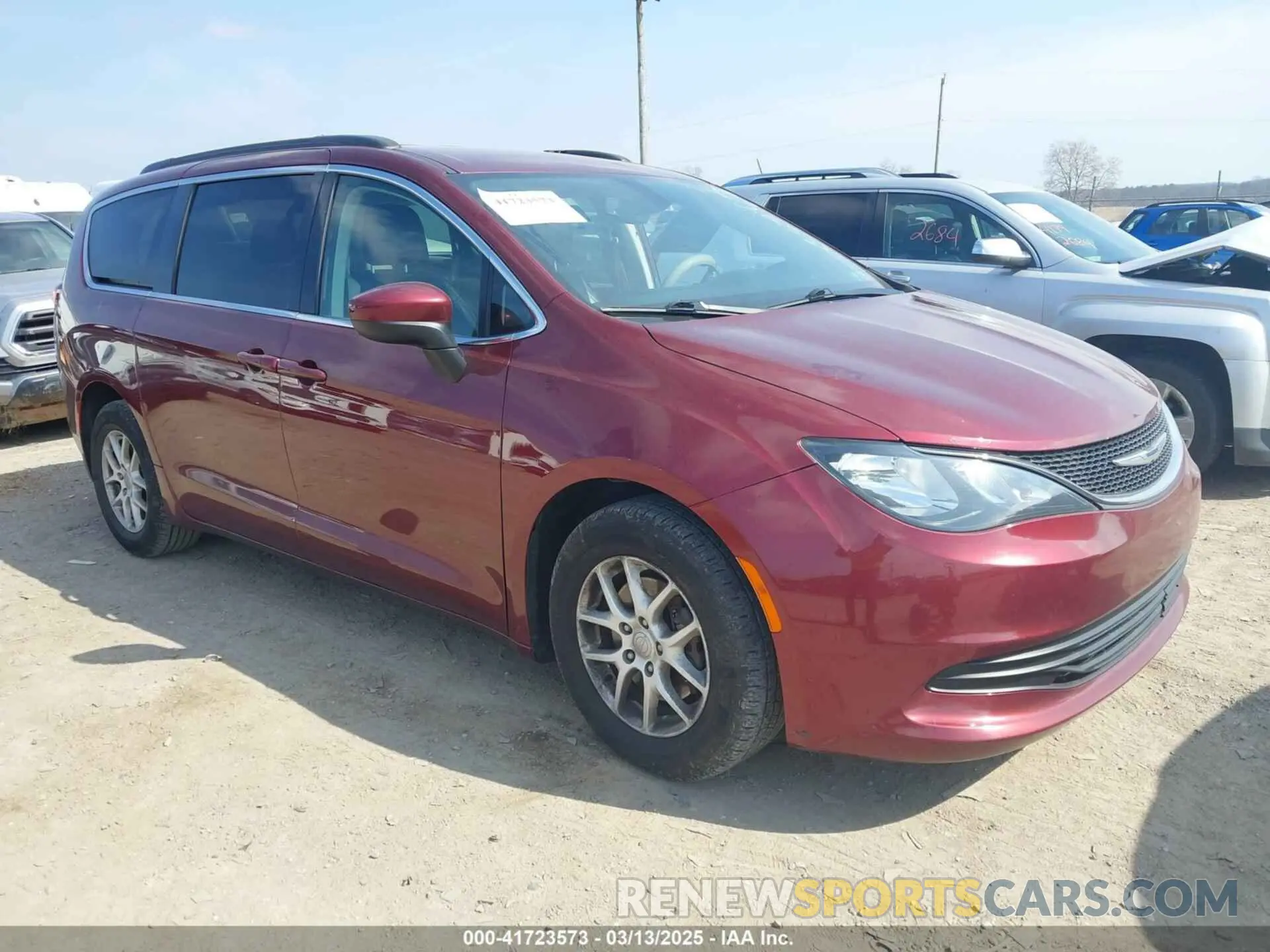 1 Photograph of a damaged car 2C4RC1DG1LR182281 CHRYSLER VOYAGER 2020