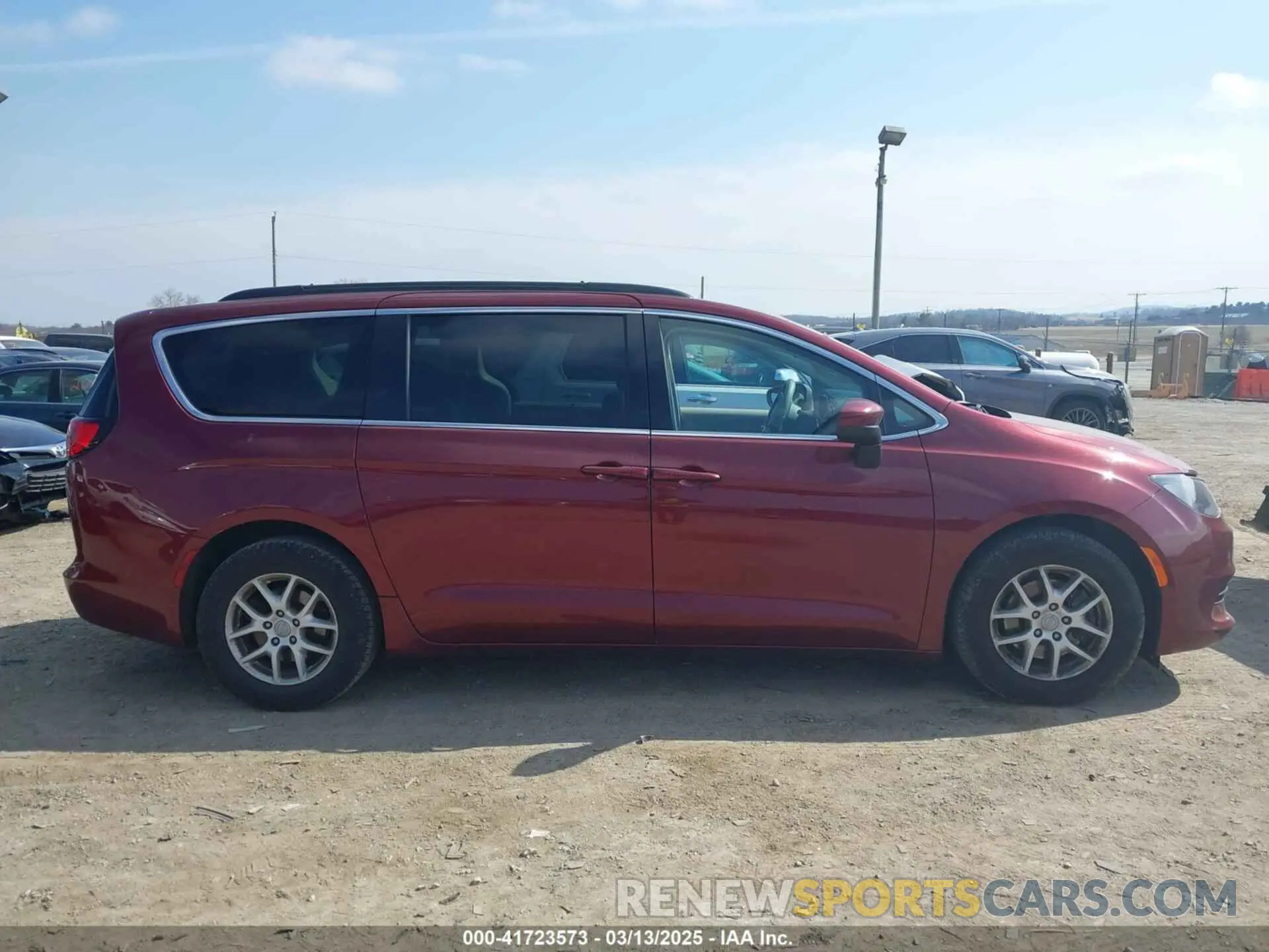 13 Photograph of a damaged car 2C4RC1DG1LR182281 CHRYSLER VOYAGER 2020