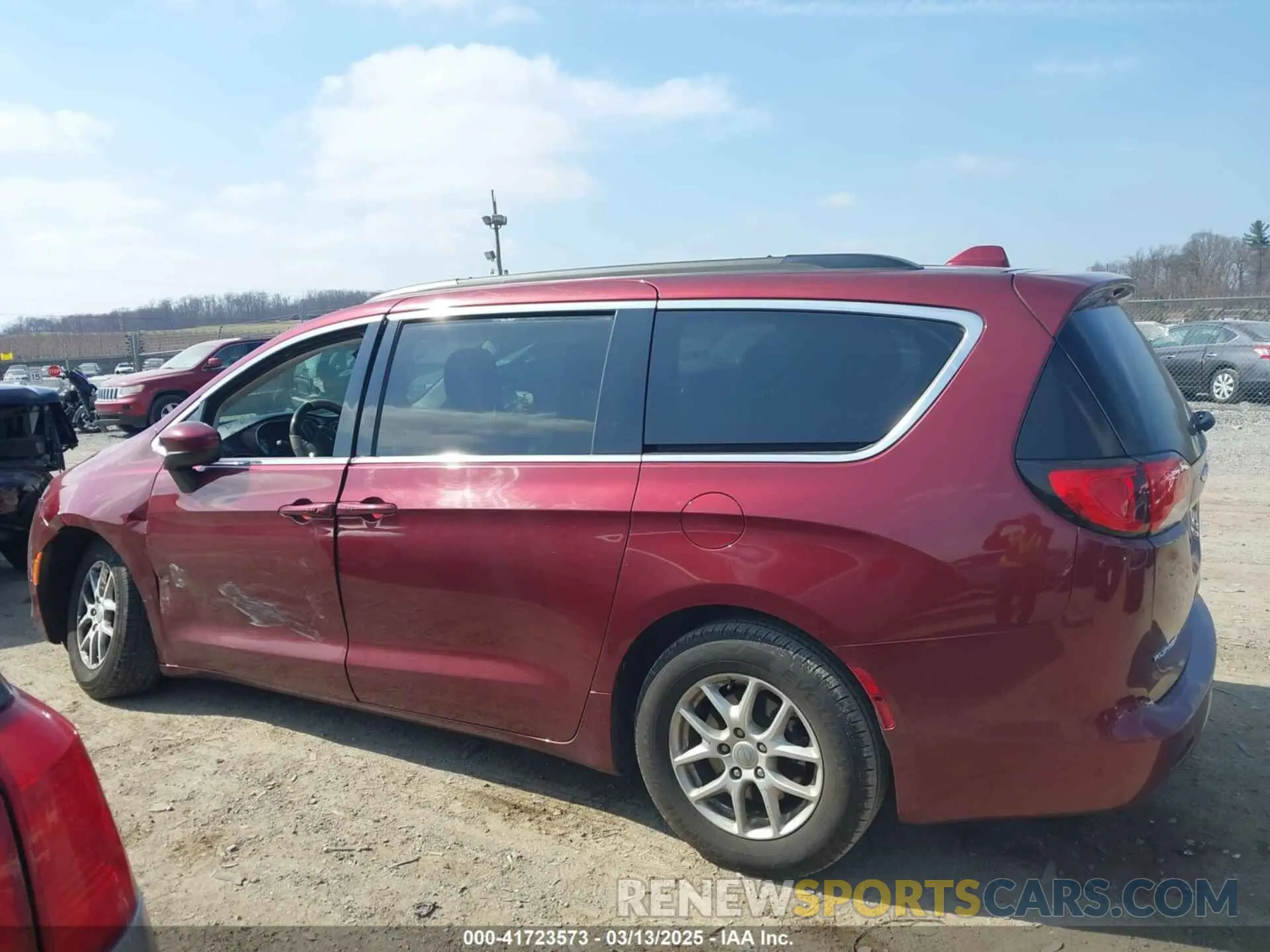14 Photograph of a damaged car 2C4RC1DG1LR182281 CHRYSLER VOYAGER 2020