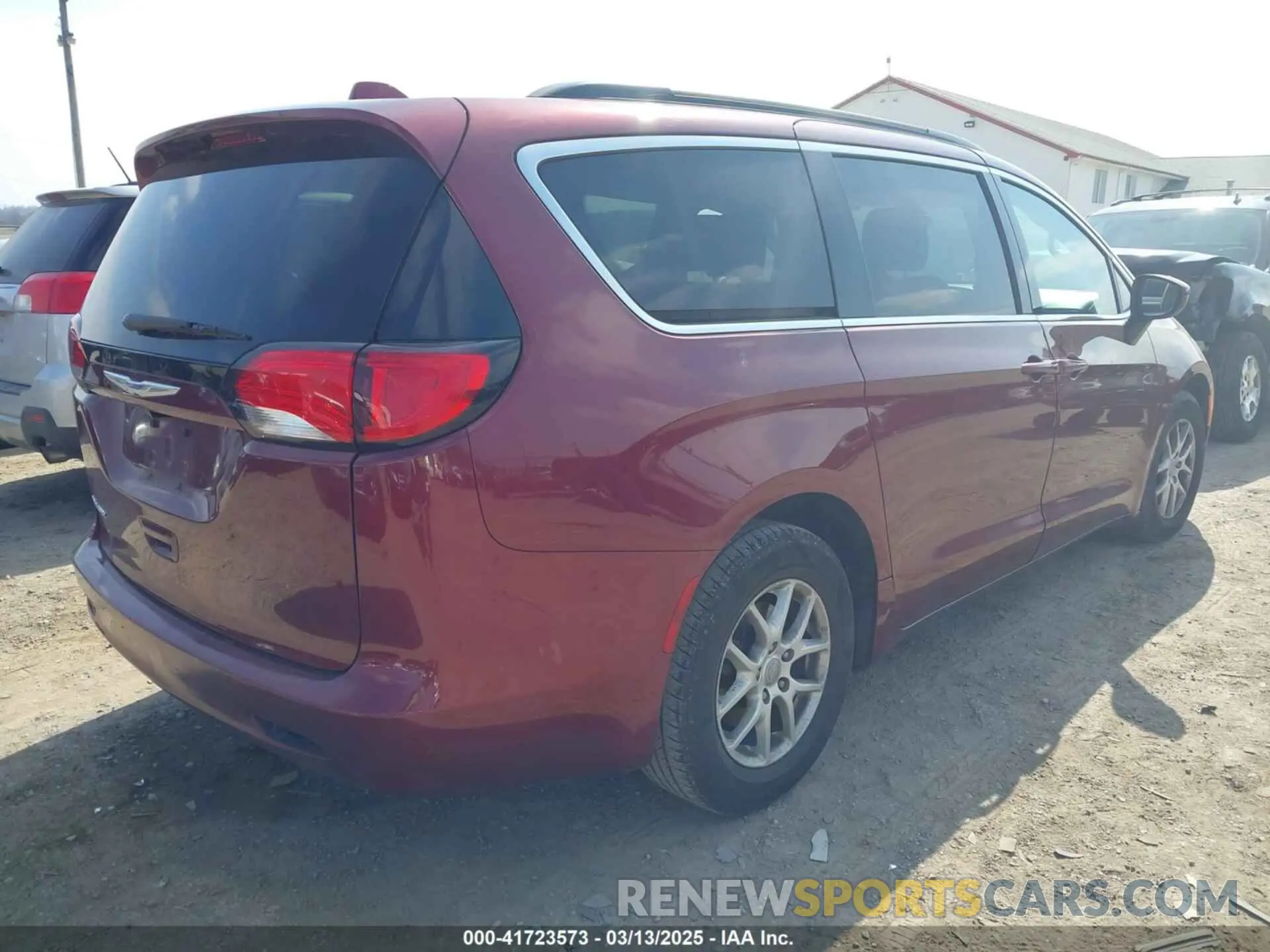 4 Photograph of a damaged car 2C4RC1DG1LR182281 CHRYSLER VOYAGER 2020