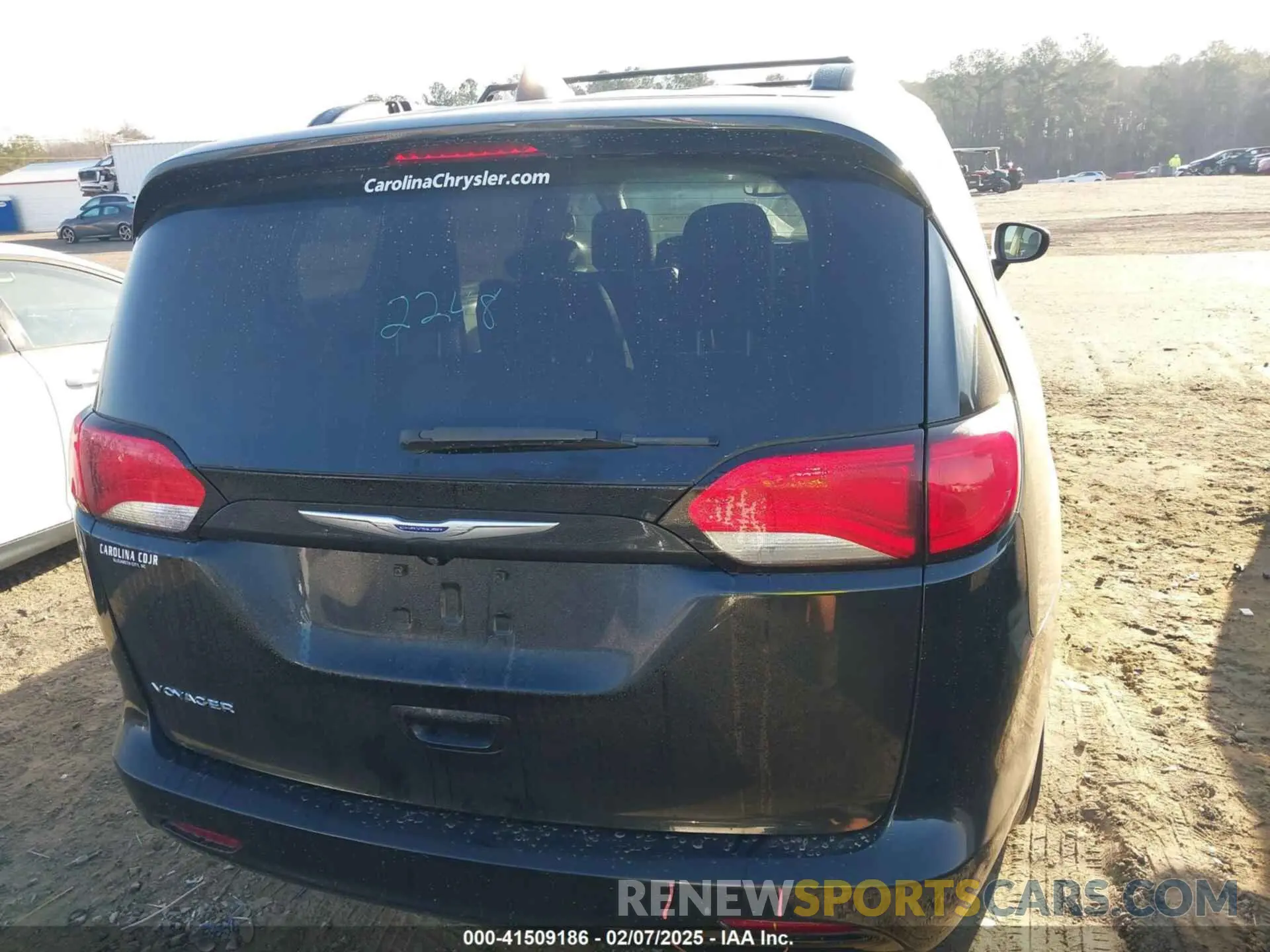 16 Photograph of a damaged car 2C4RC1DG1LR255231 CHRYSLER VOYAGER 2020