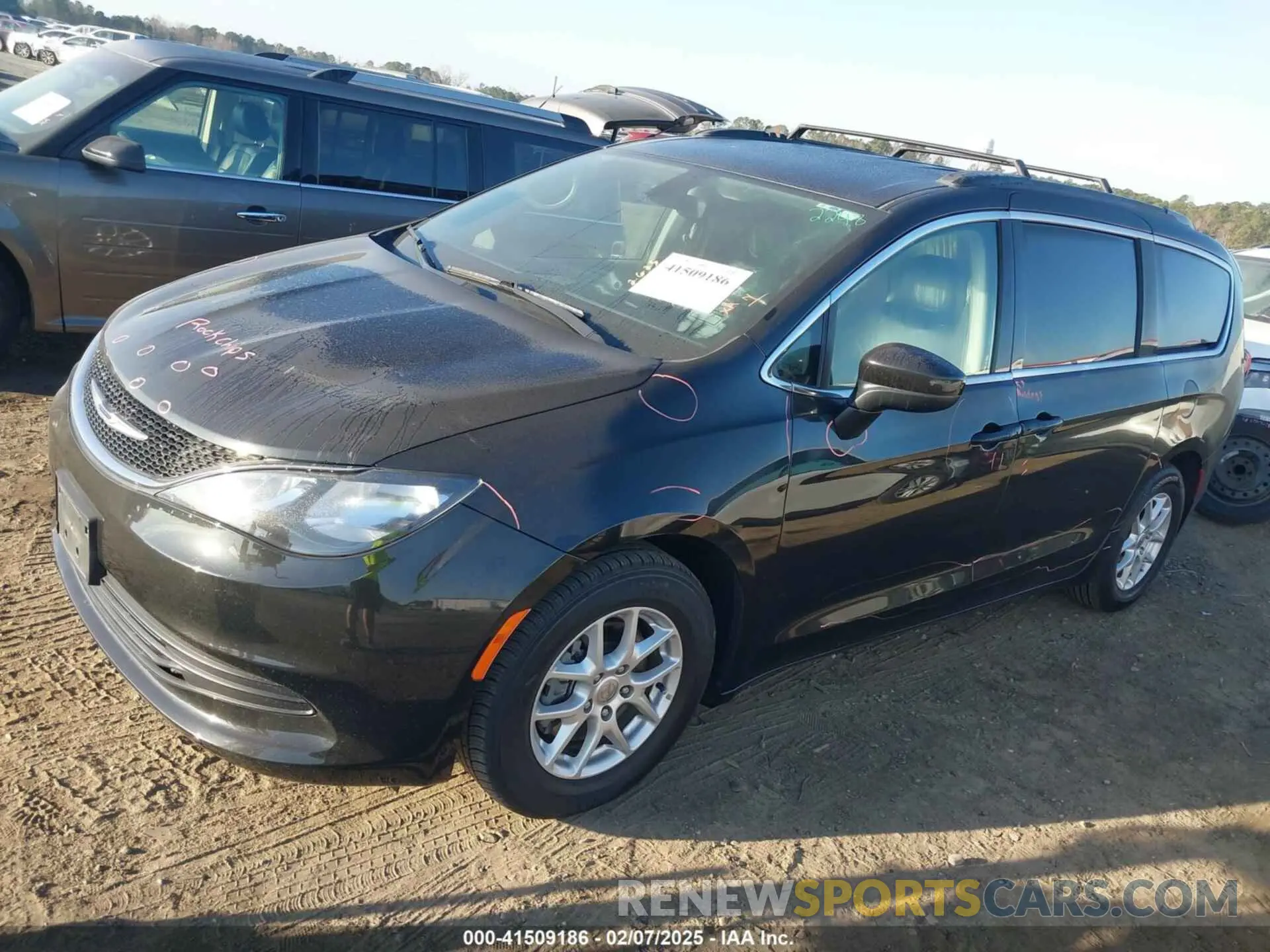 2 Photograph of a damaged car 2C4RC1DG1LR255231 CHRYSLER VOYAGER 2020