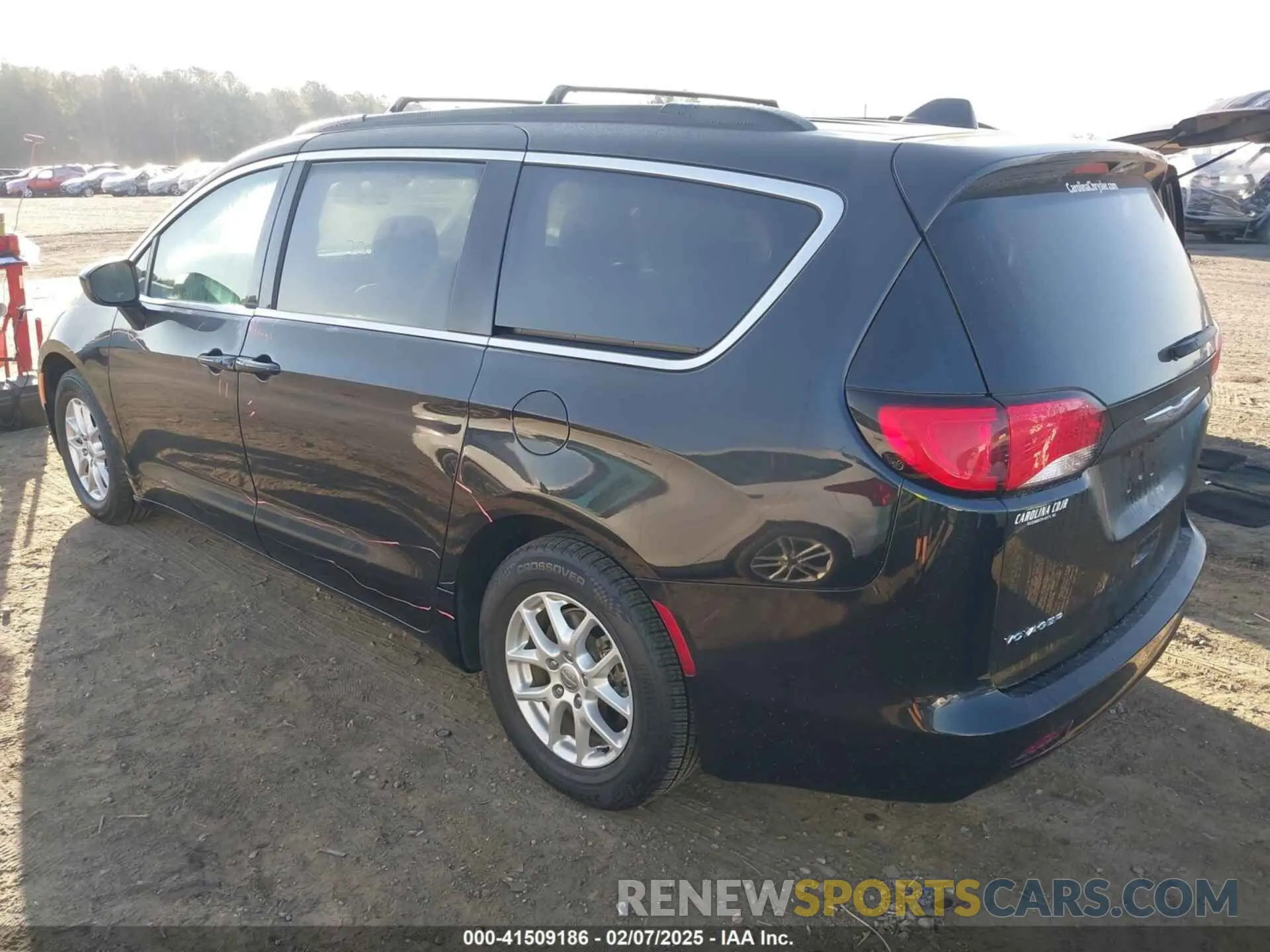 3 Photograph of a damaged car 2C4RC1DG1LR255231 CHRYSLER VOYAGER 2020