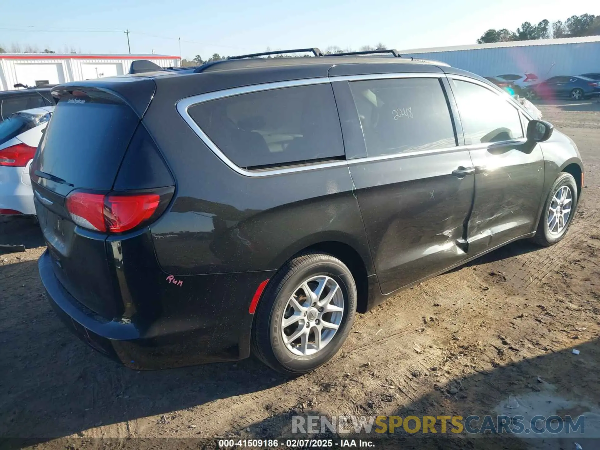 4 Photograph of a damaged car 2C4RC1DG1LR255231 CHRYSLER VOYAGER 2020
