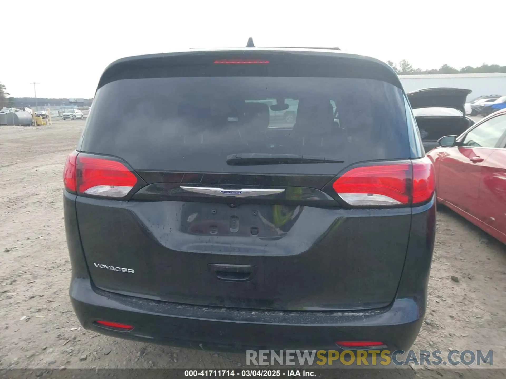 16 Photograph of a damaged car 2C4RC1DG2LR262141 CHRYSLER VOYAGER 2020