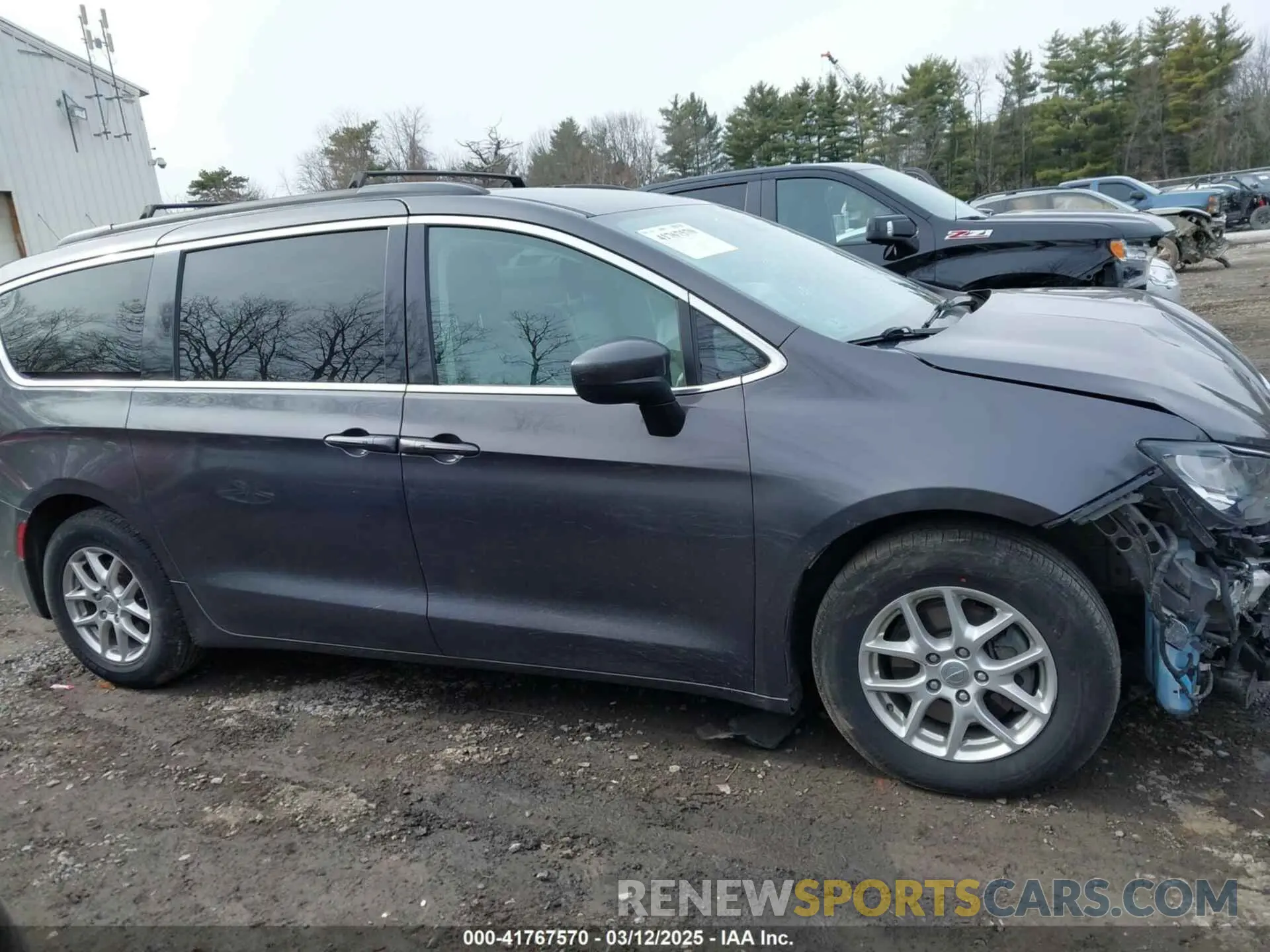 13 Photograph of a damaged car 2C4RC1DG2LR266058 CHRYSLER VOYAGER 2020