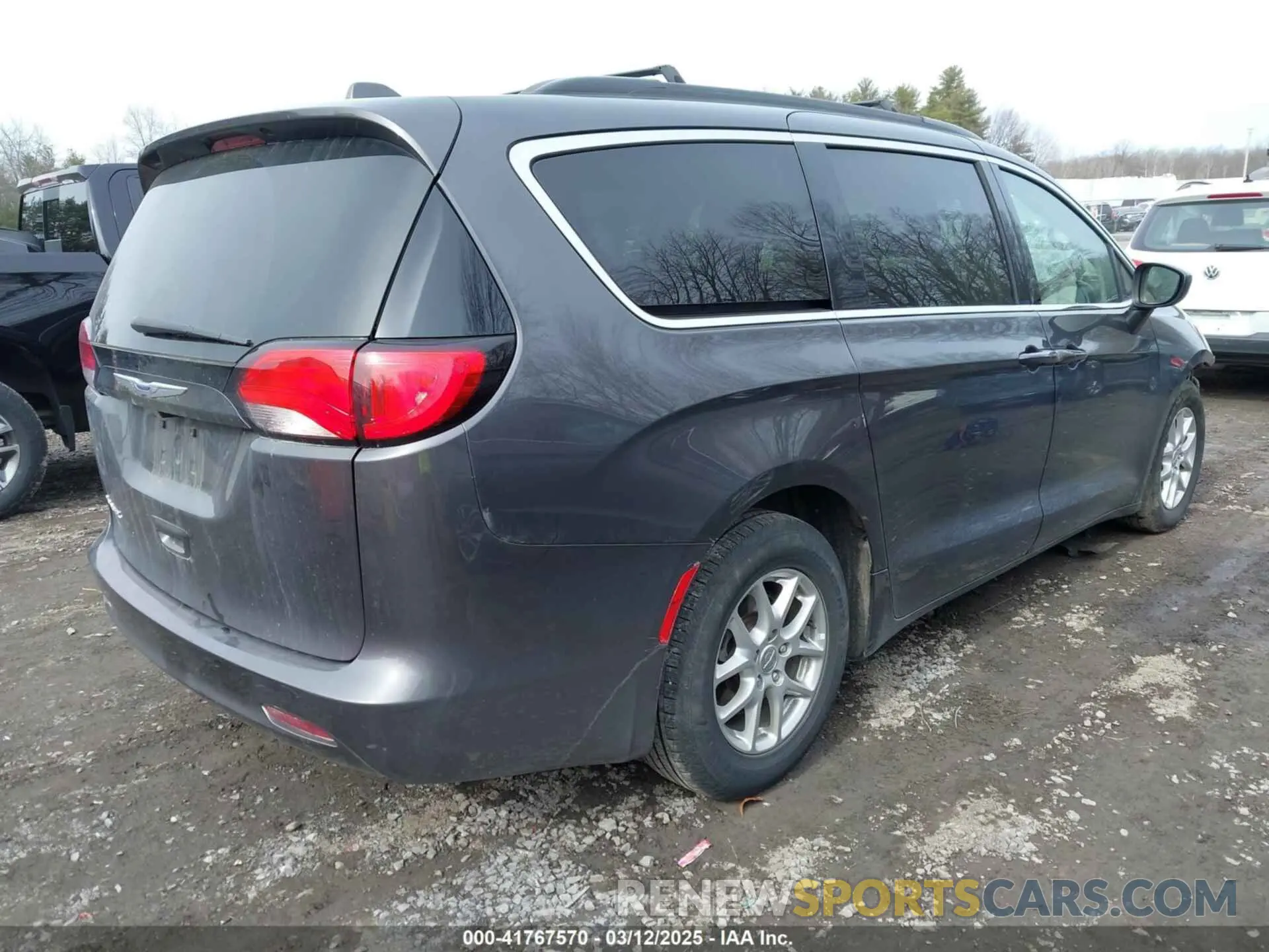 4 Photograph of a damaged car 2C4RC1DG2LR266058 CHRYSLER VOYAGER 2020