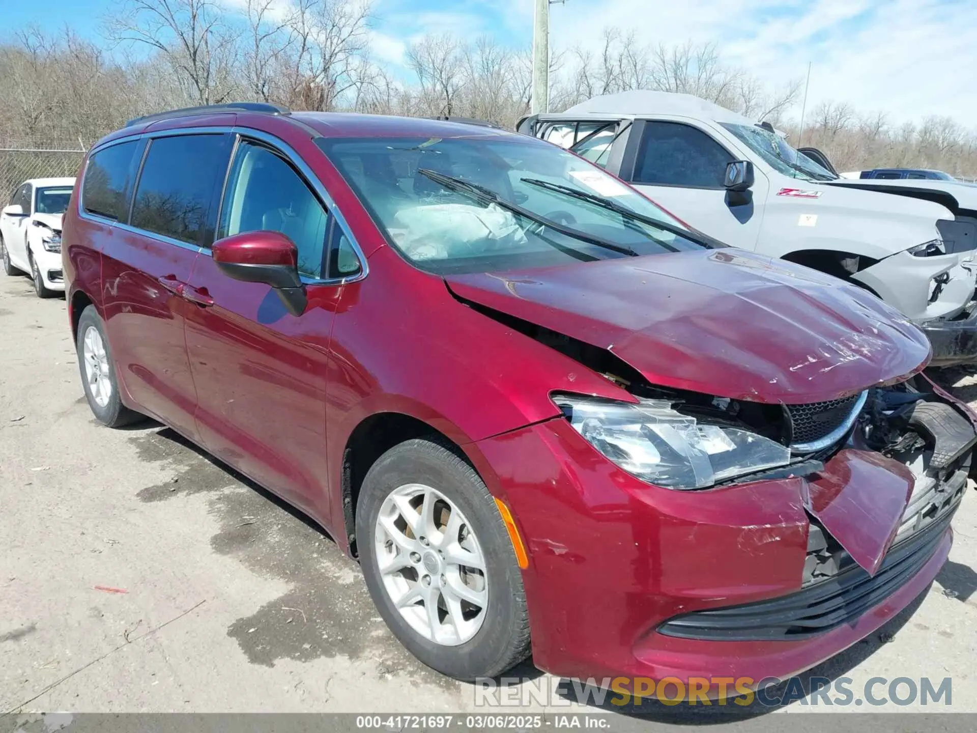 1 Photograph of a damaged car 2C4RC1DG3LR144552 CHRYSLER VOYAGER 2020