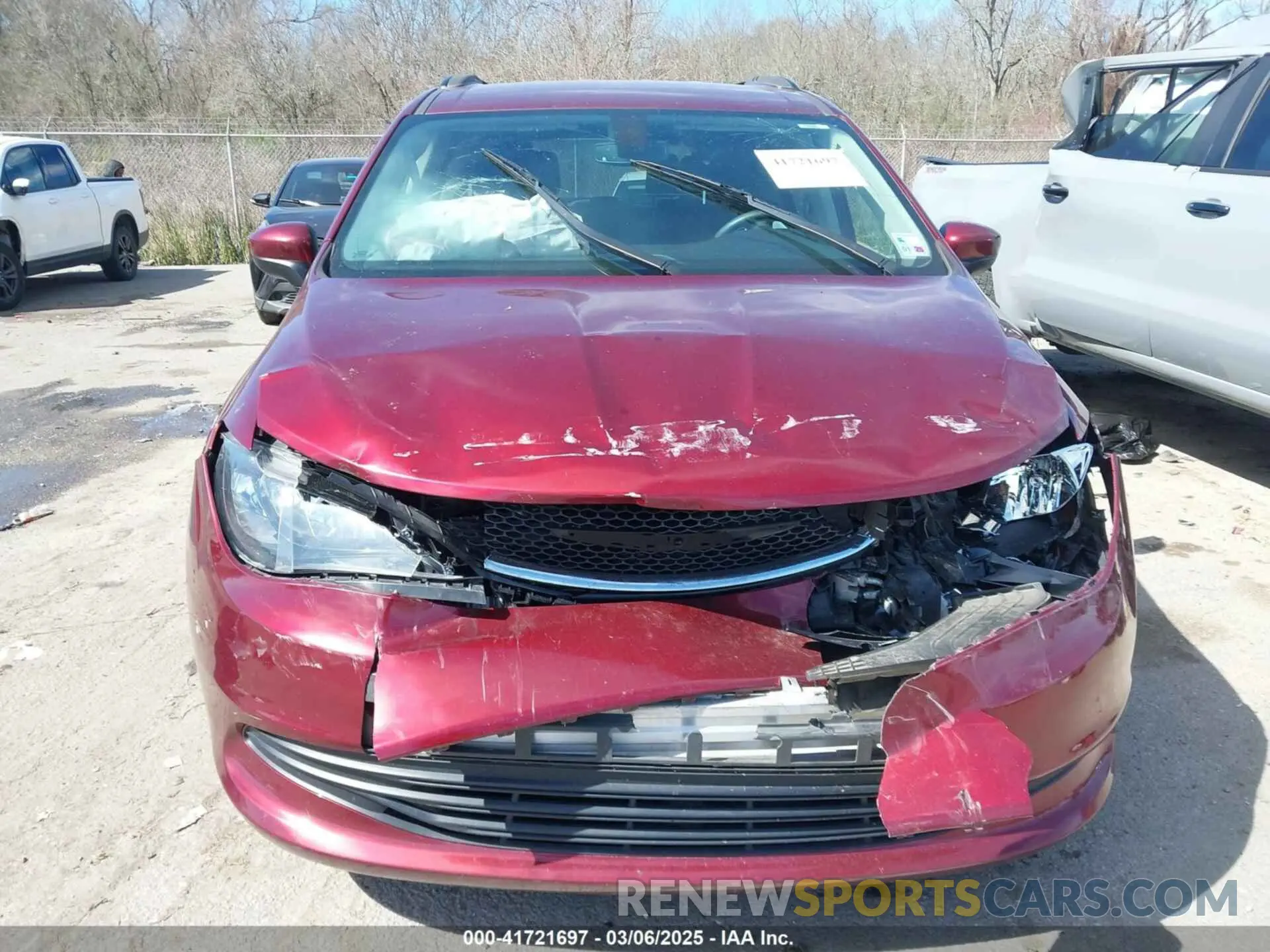 12 Photograph of a damaged car 2C4RC1DG3LR144552 CHRYSLER VOYAGER 2020