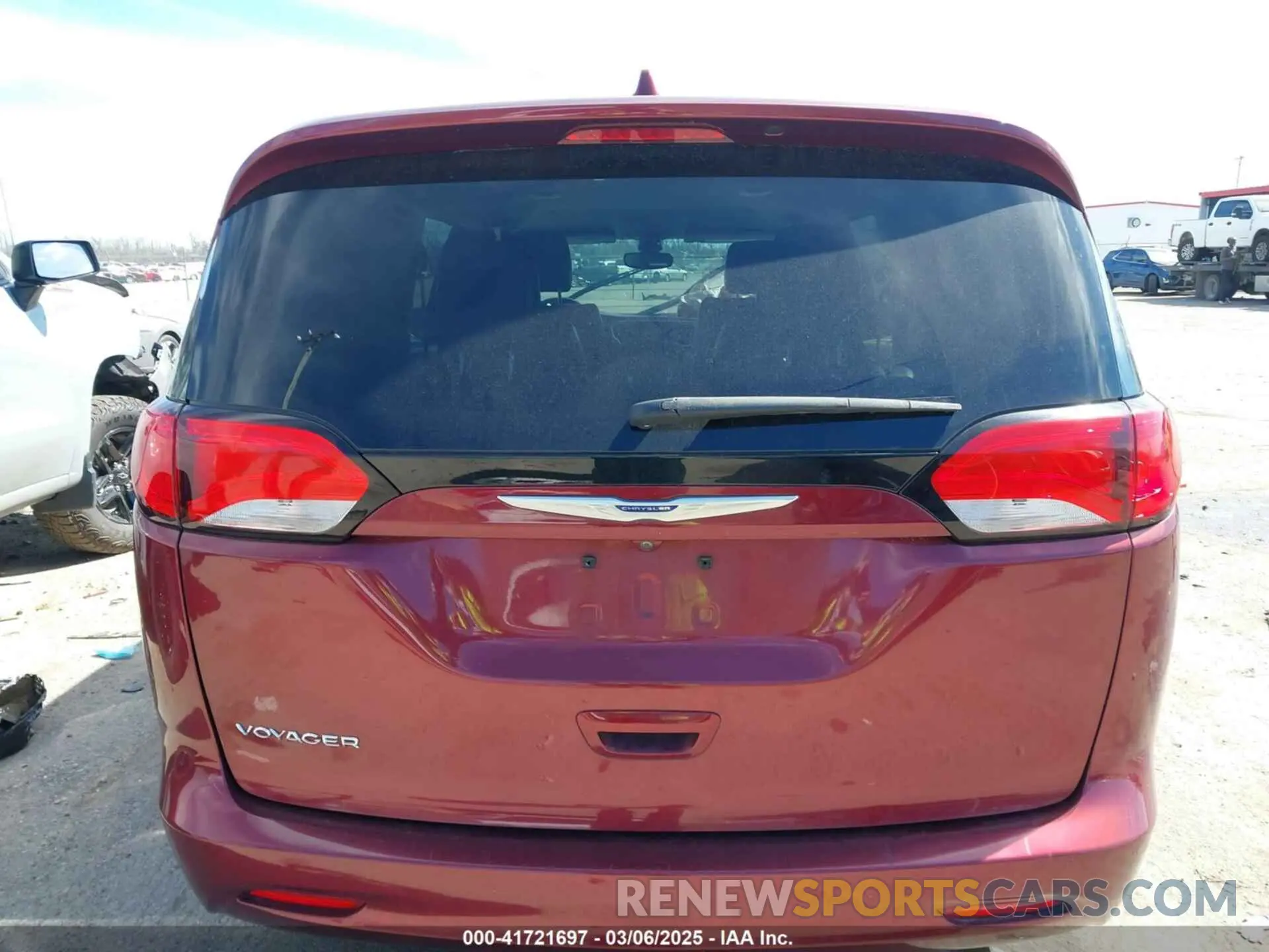 16 Photograph of a damaged car 2C4RC1DG3LR144552 CHRYSLER VOYAGER 2020