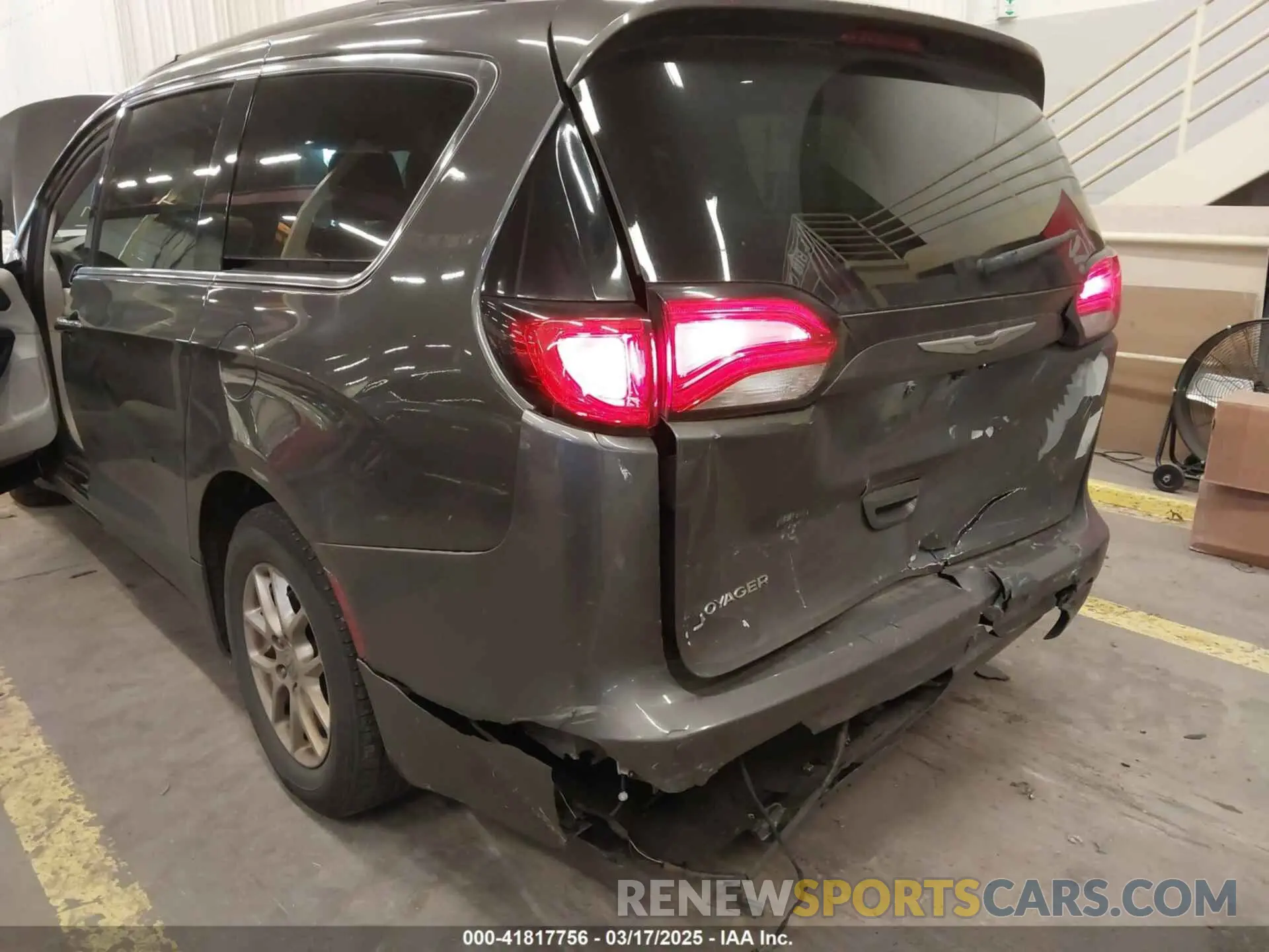 6 Photograph of a damaged car 2C4RC1DG3LR151663 CHRYSLER VOYAGER 2020