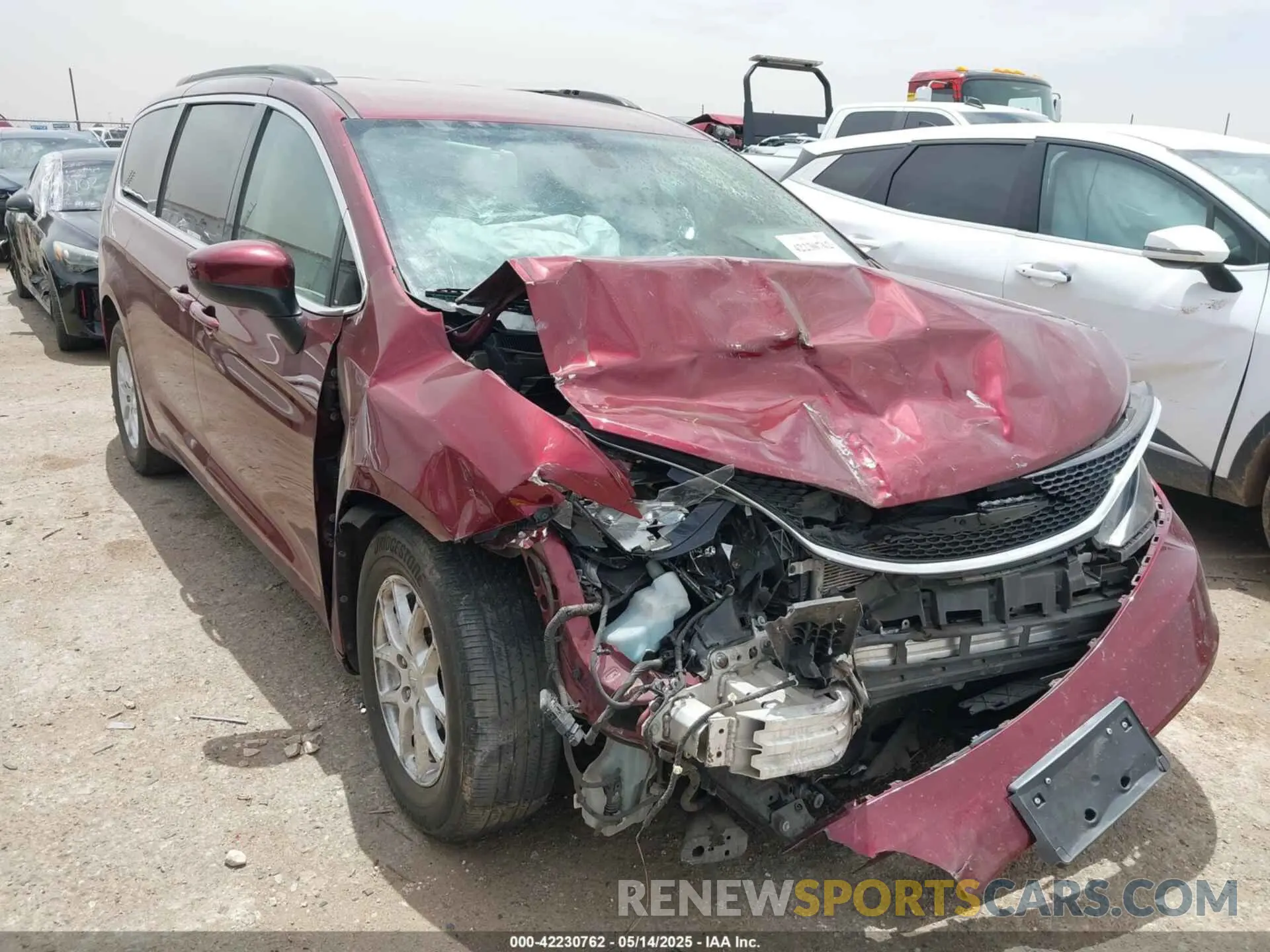 1 Photograph of a damaged car 2C4RC1DG4LR260889 CHRYSLER VOYAGER 2020