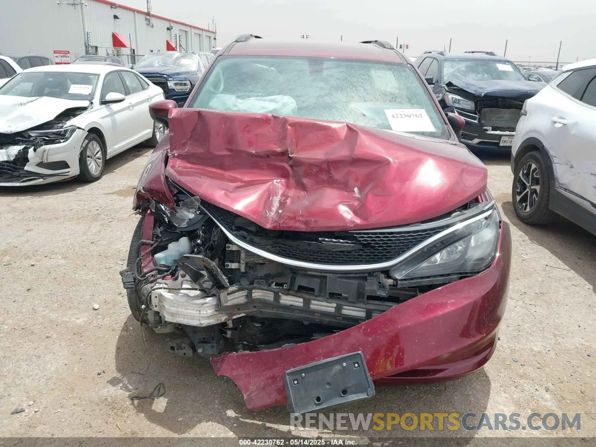 11 Photograph of a damaged car 2C4RC1DG4LR260889 CHRYSLER VOYAGER 2020