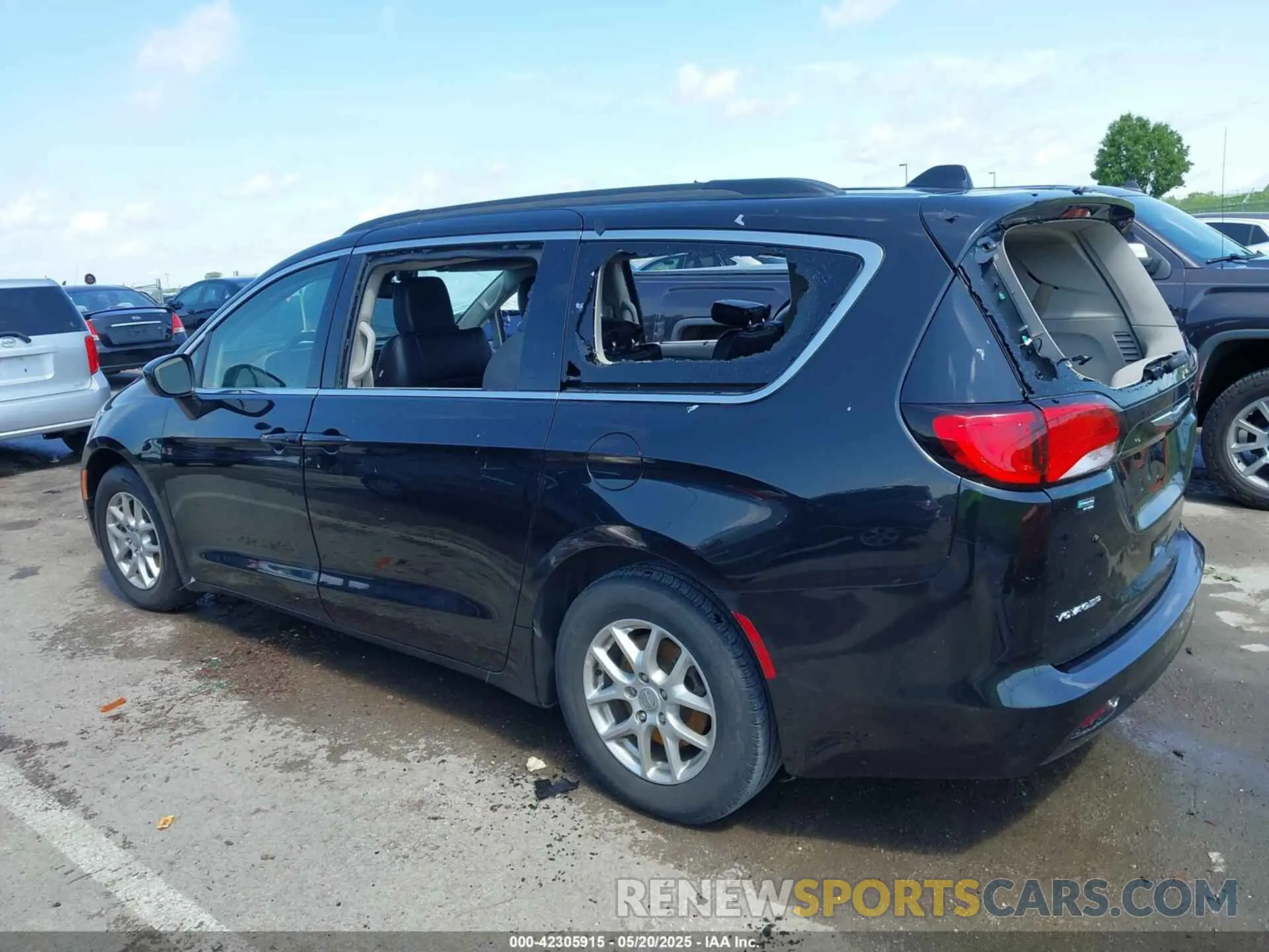 14 Photograph of a damaged car 2C4RC1DG4LR264411 CHRYSLER VOYAGER 2020
