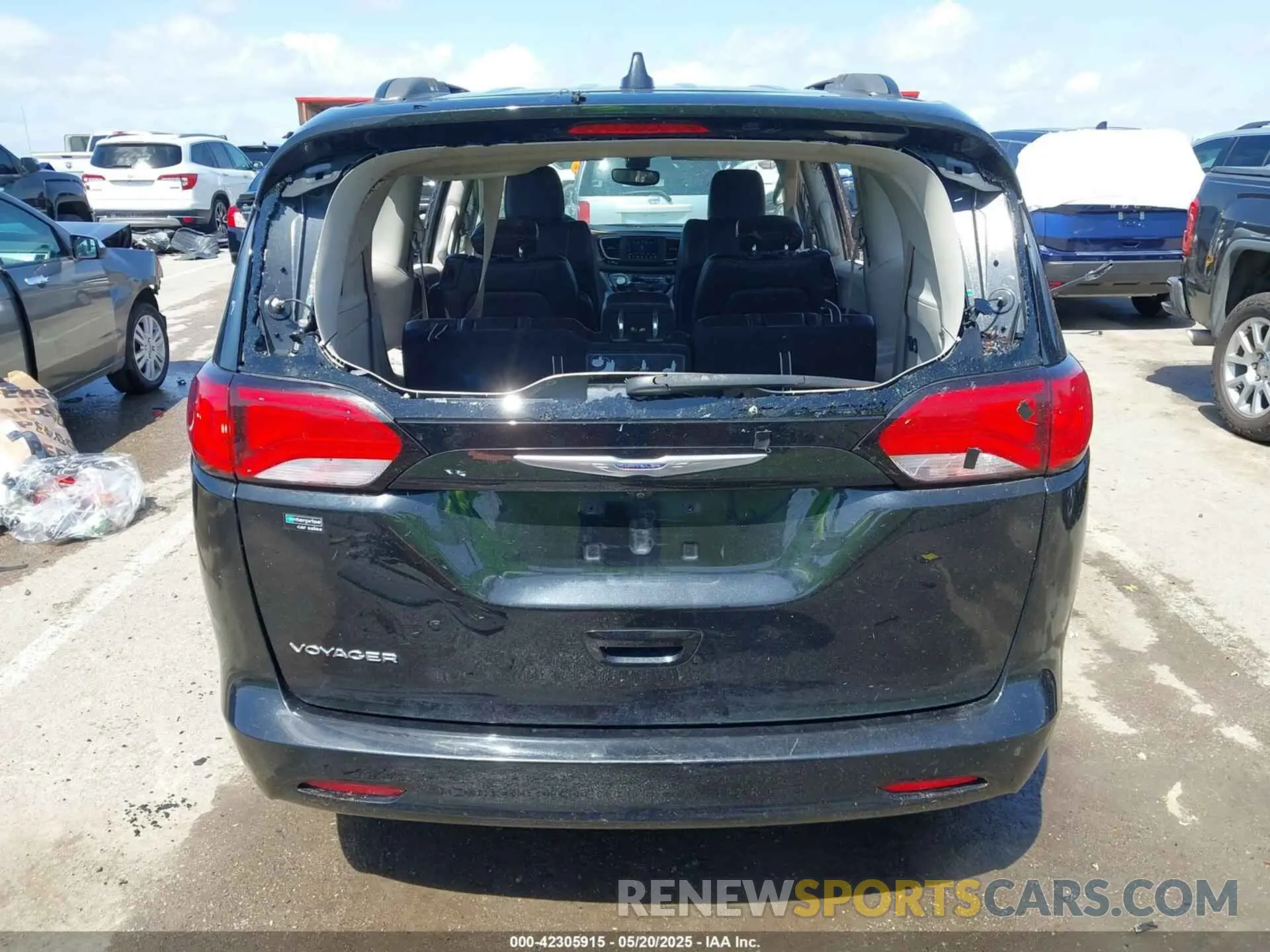 16 Photograph of a damaged car 2C4RC1DG4LR264411 CHRYSLER VOYAGER 2020