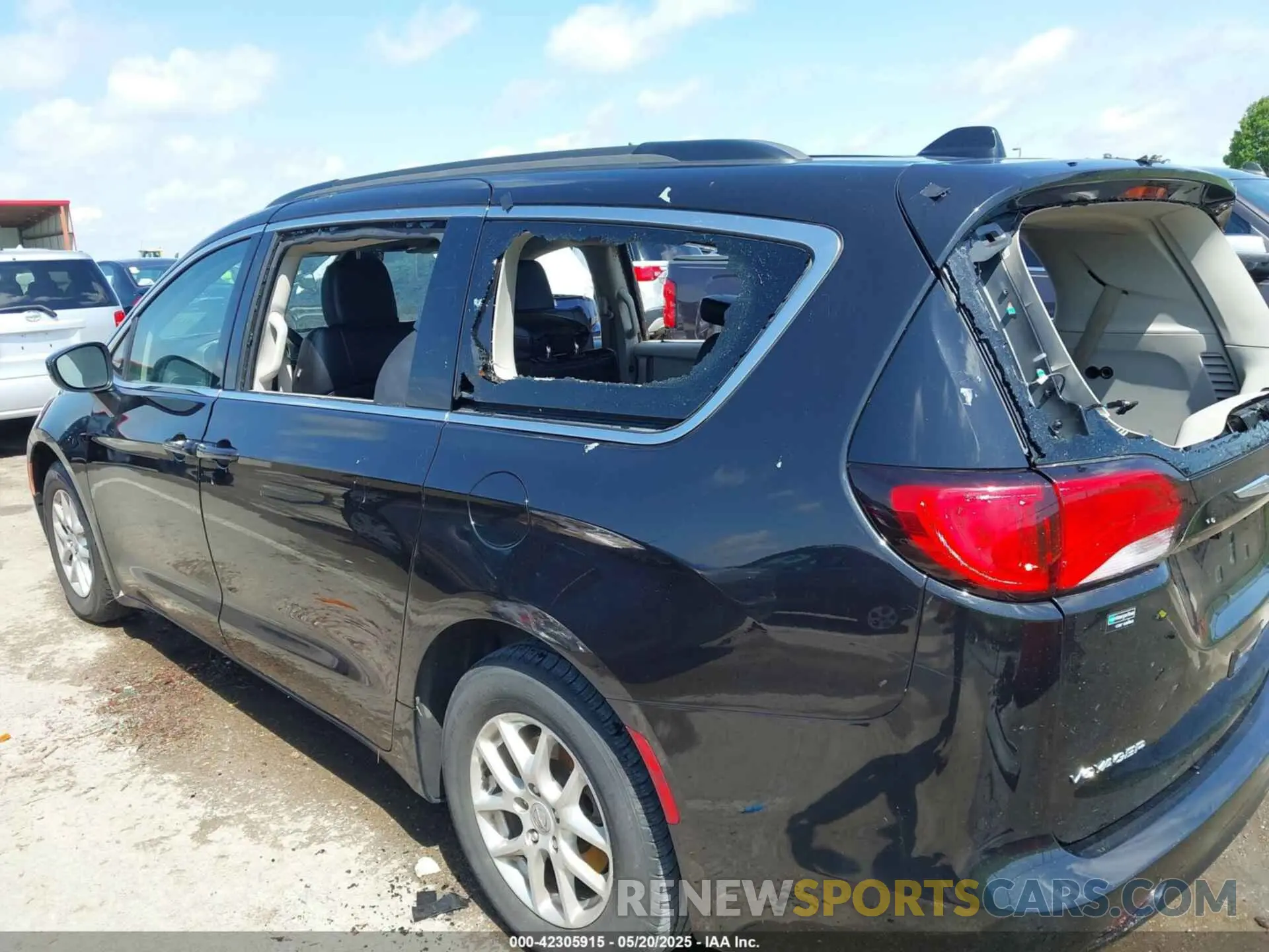 20 Photograph of a damaged car 2C4RC1DG4LR264411 CHRYSLER VOYAGER 2020