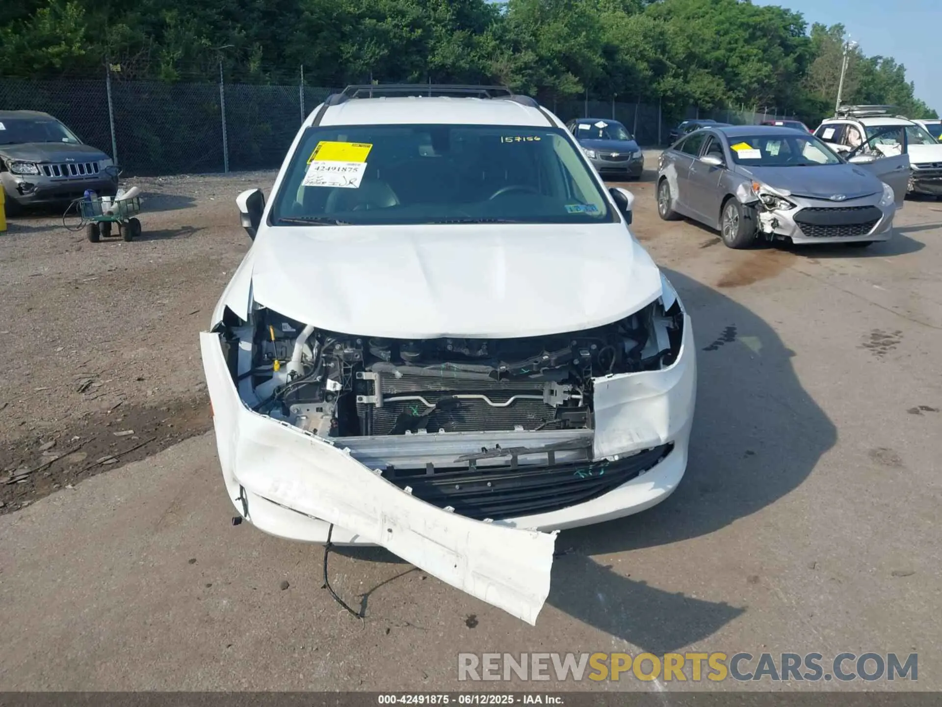12 Photograph of a damaged car 2C4RC1DG5LR157156 CHRYSLER VOYAGER 2020
