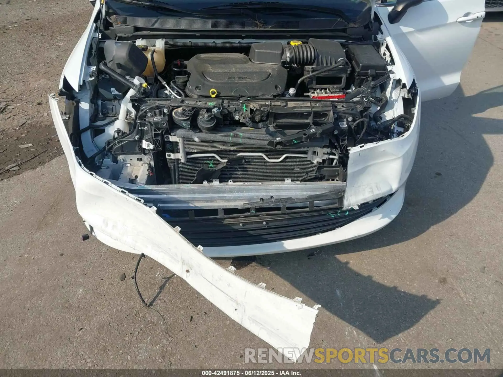 18 Photograph of a damaged car 2C4RC1DG5LR157156 CHRYSLER VOYAGER 2020