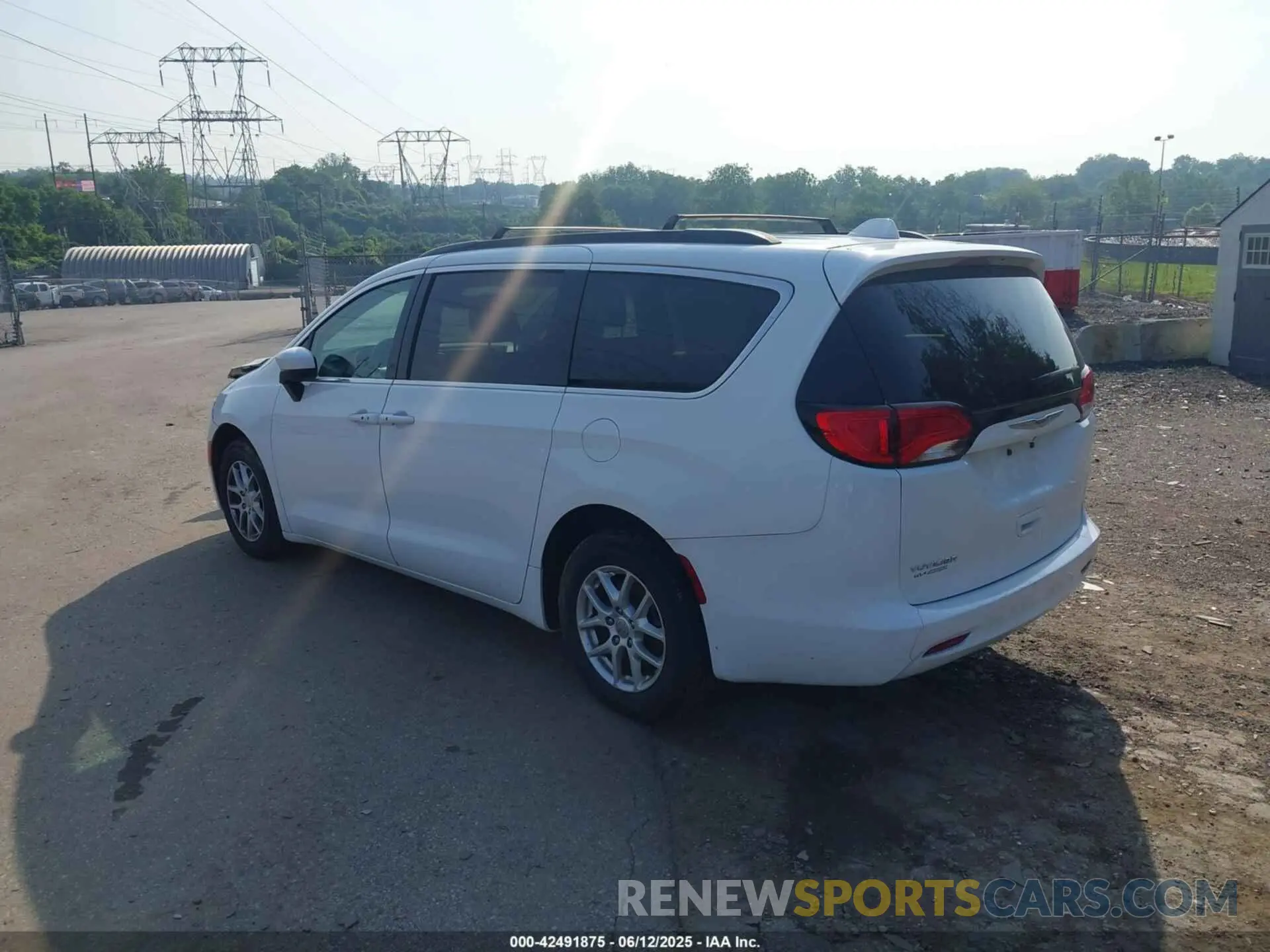 3 Photograph of a damaged car 2C4RC1DG5LR157156 CHRYSLER VOYAGER 2020
