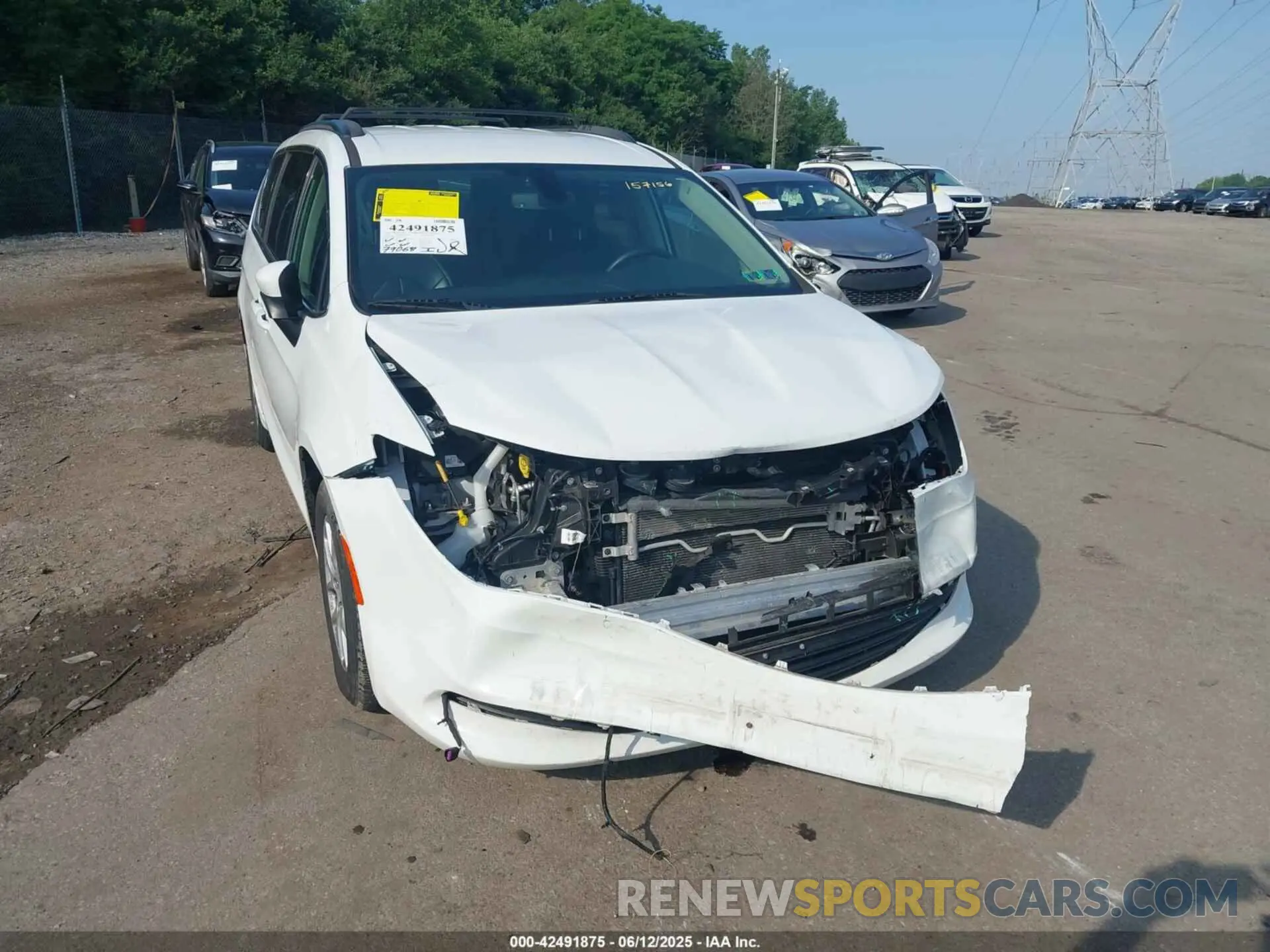 6 Photograph of a damaged car 2C4RC1DG5LR157156 CHRYSLER VOYAGER 2020