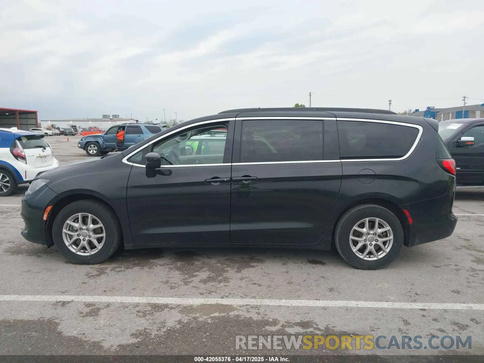 14 Photograph of a damaged car 2C4RC1DG5LR164284 CHRYSLER VOYAGER 2020