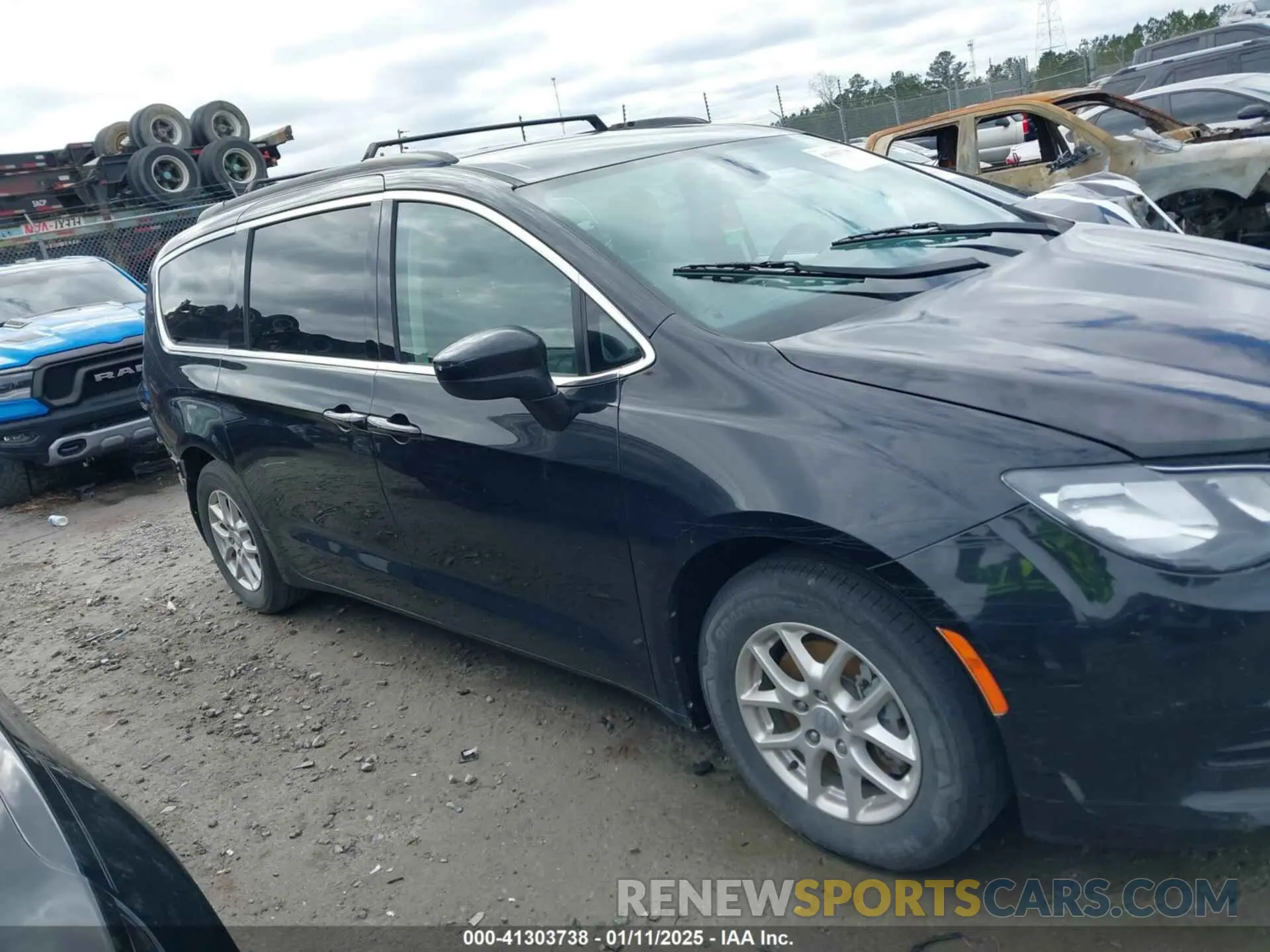 14 Photograph of a damaged car 2C4RC1DG7LR176839 CHRYSLER VOYAGER 2020