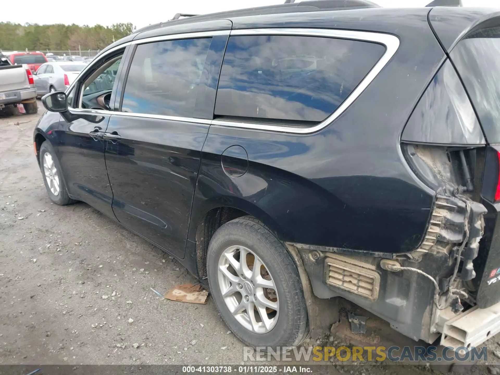 15 Photograph of a damaged car 2C4RC1DG7LR176839 CHRYSLER VOYAGER 2020