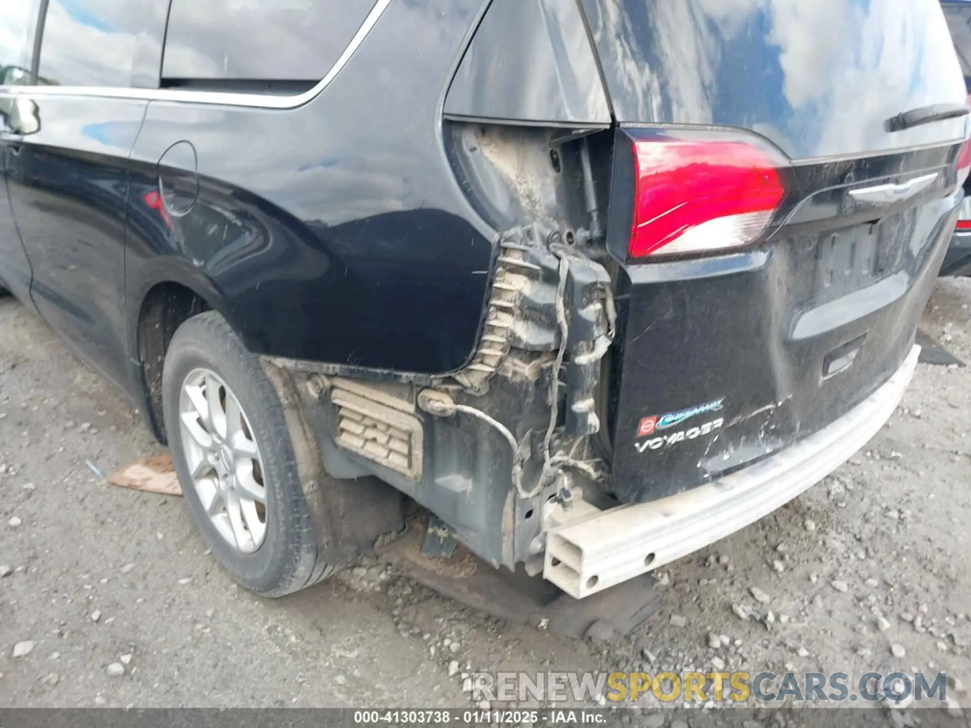 6 Photograph of a damaged car 2C4RC1DG7LR176839 CHRYSLER VOYAGER 2020