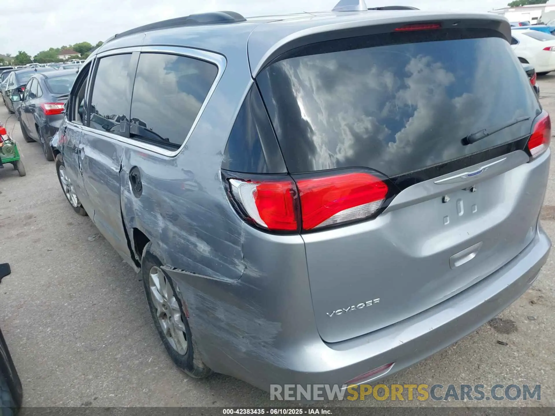 3 Photograph of a damaged car 2C4RC1DG7LR261048 CHRYSLER VOYAGER 2020