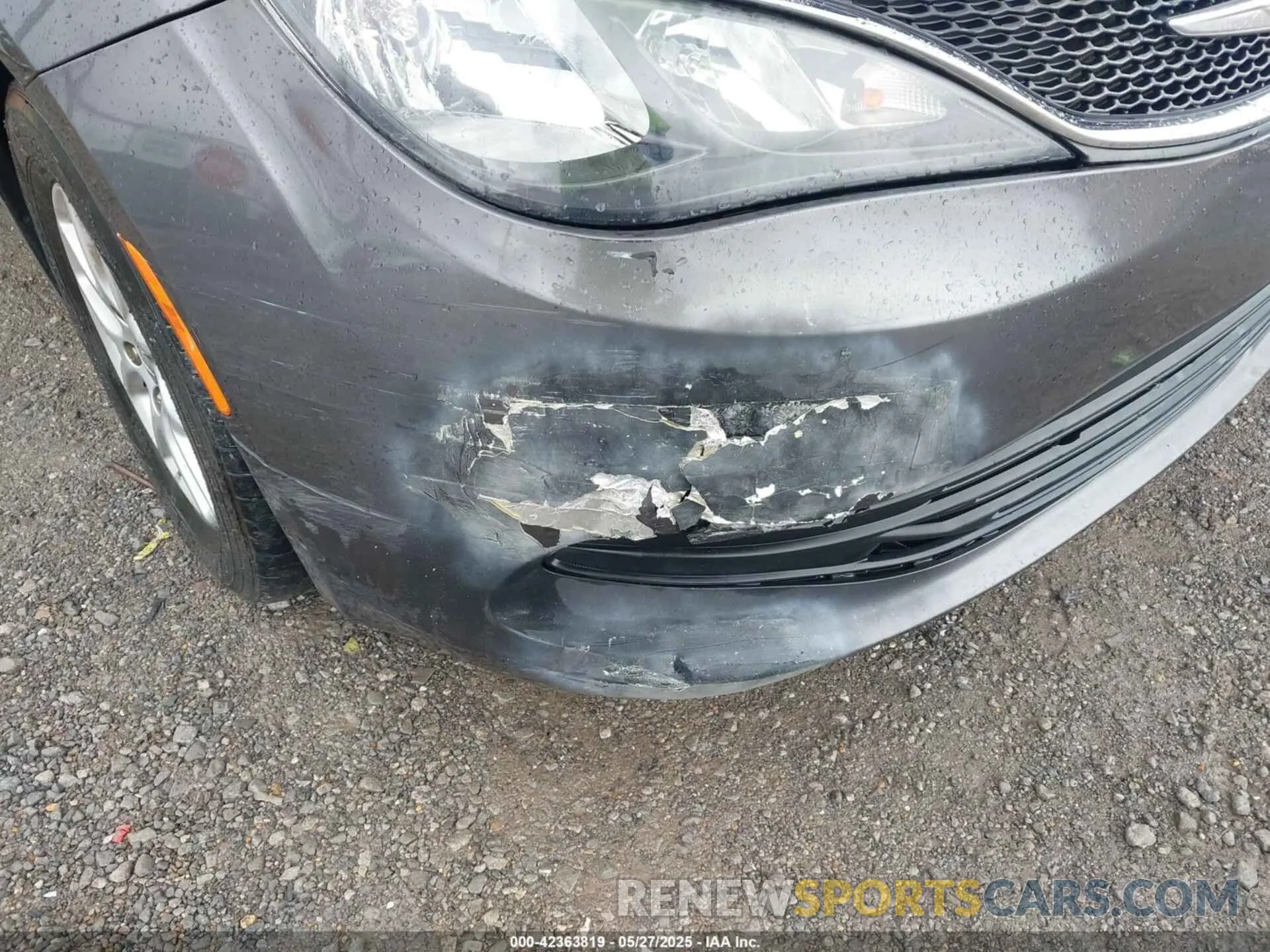 6 Photograph of a damaged car 2C4RC1DG8LR197537 CHRYSLER VOYAGER 2020