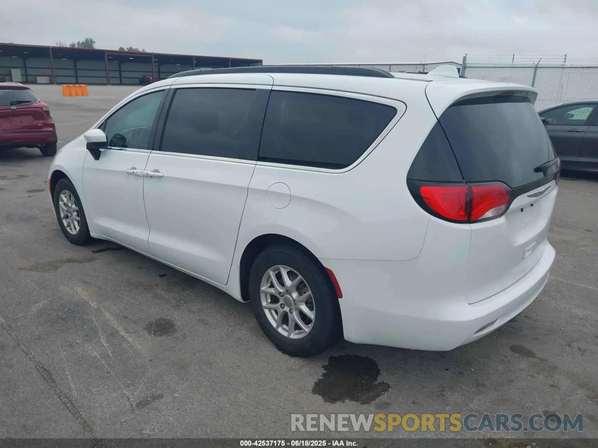 3 Photograph of a damaged car 2C4RC1DG8LR265030 CHRYSLER VOYAGER 2020