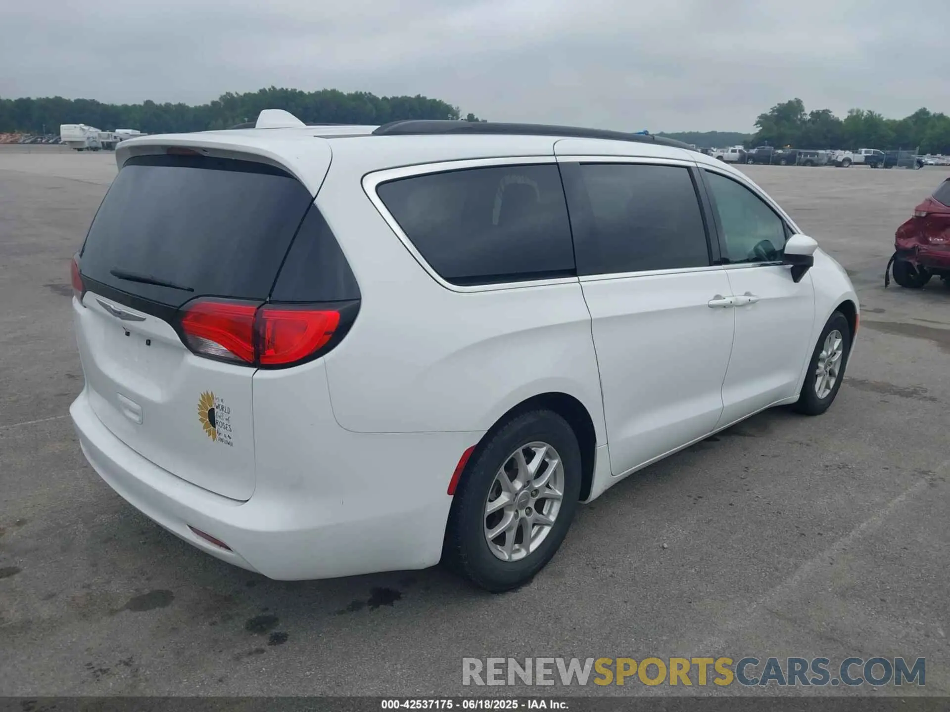 4 Photograph of a damaged car 2C4RC1DG8LR265030 CHRYSLER VOYAGER 2020