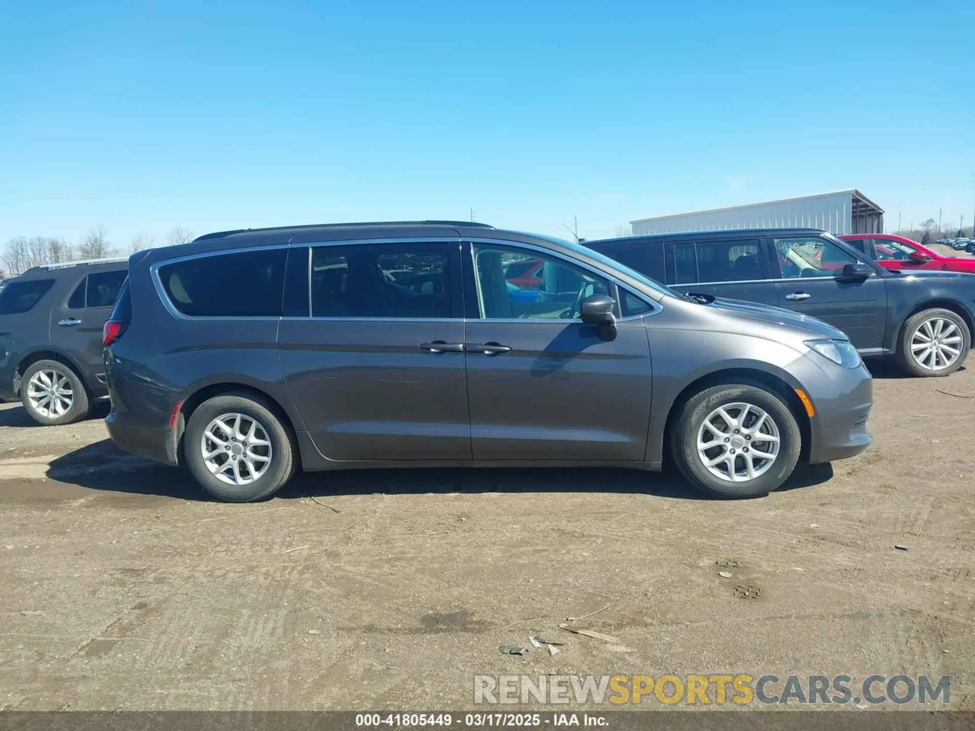 13 Photograph of a damaged car 2C4RC1DG9LR181752 CHRYSLER VOYAGER 2020