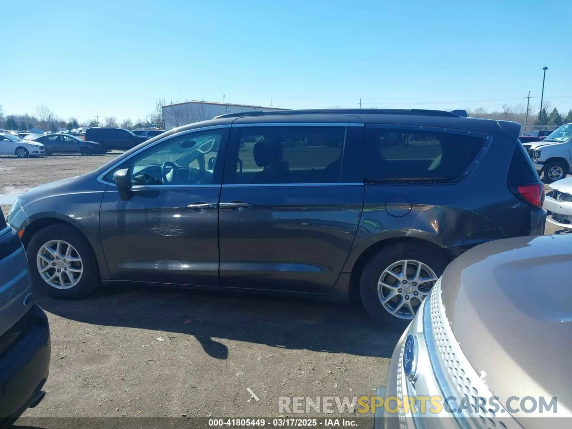 14 Photograph of a damaged car 2C4RC1DG9LR181752 CHRYSLER VOYAGER 2020