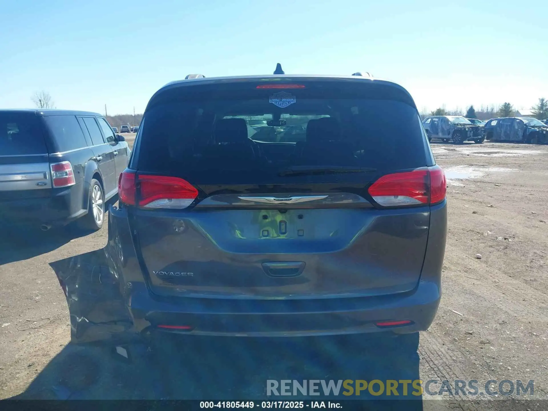 16 Photograph of a damaged car 2C4RC1DG9LR181752 CHRYSLER VOYAGER 2020