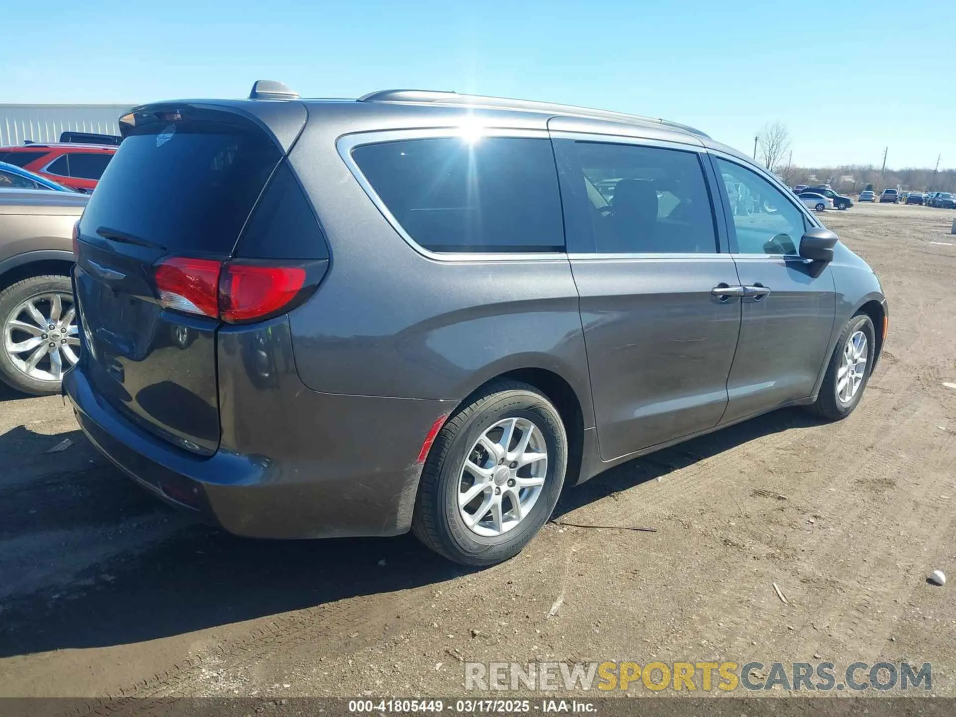 4 Photograph of a damaged car 2C4RC1DG9LR181752 CHRYSLER VOYAGER 2020