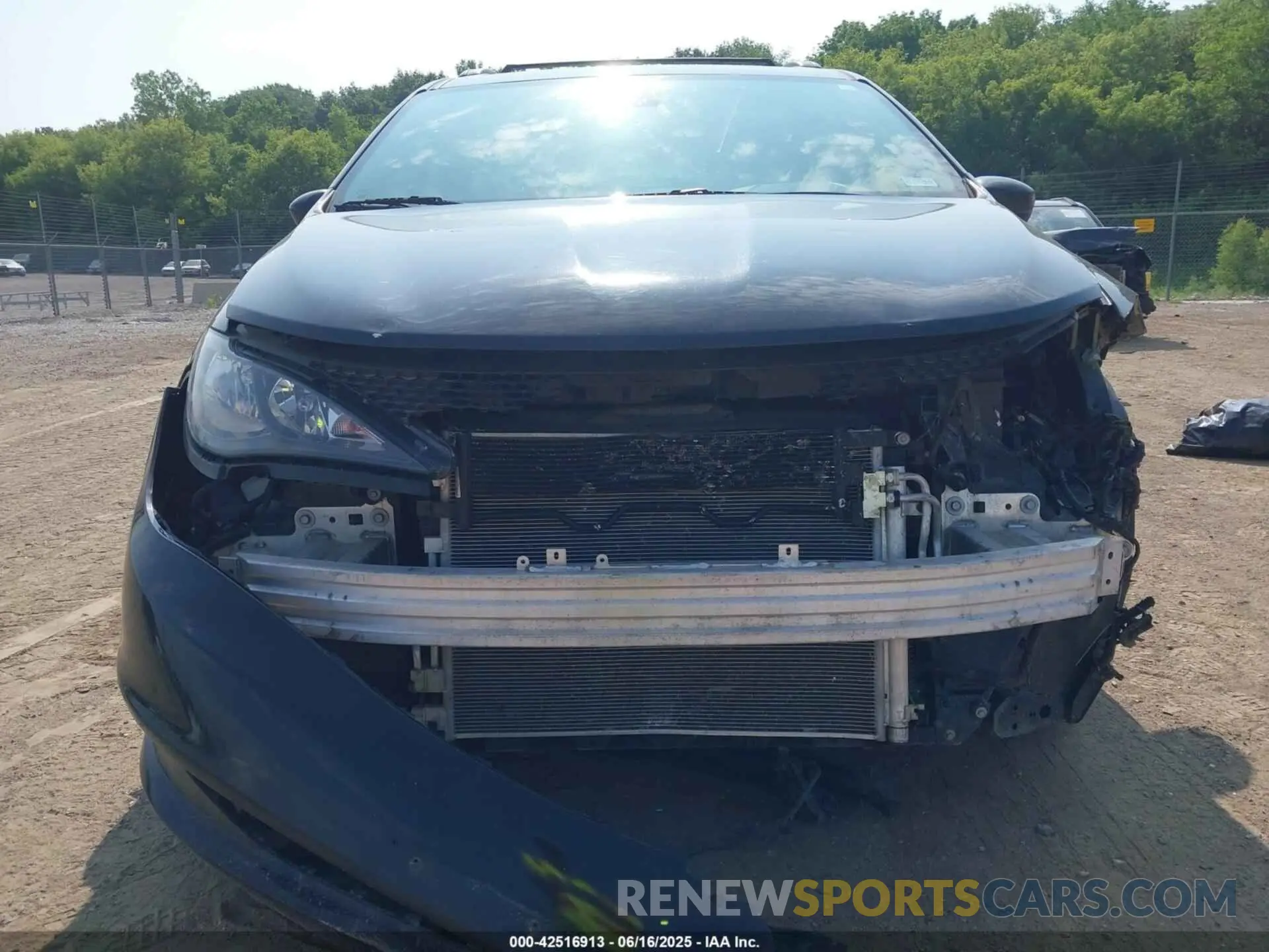 12 Photograph of a damaged car 2C4RC1DG9LR260516 CHRYSLER VOYAGER 2020