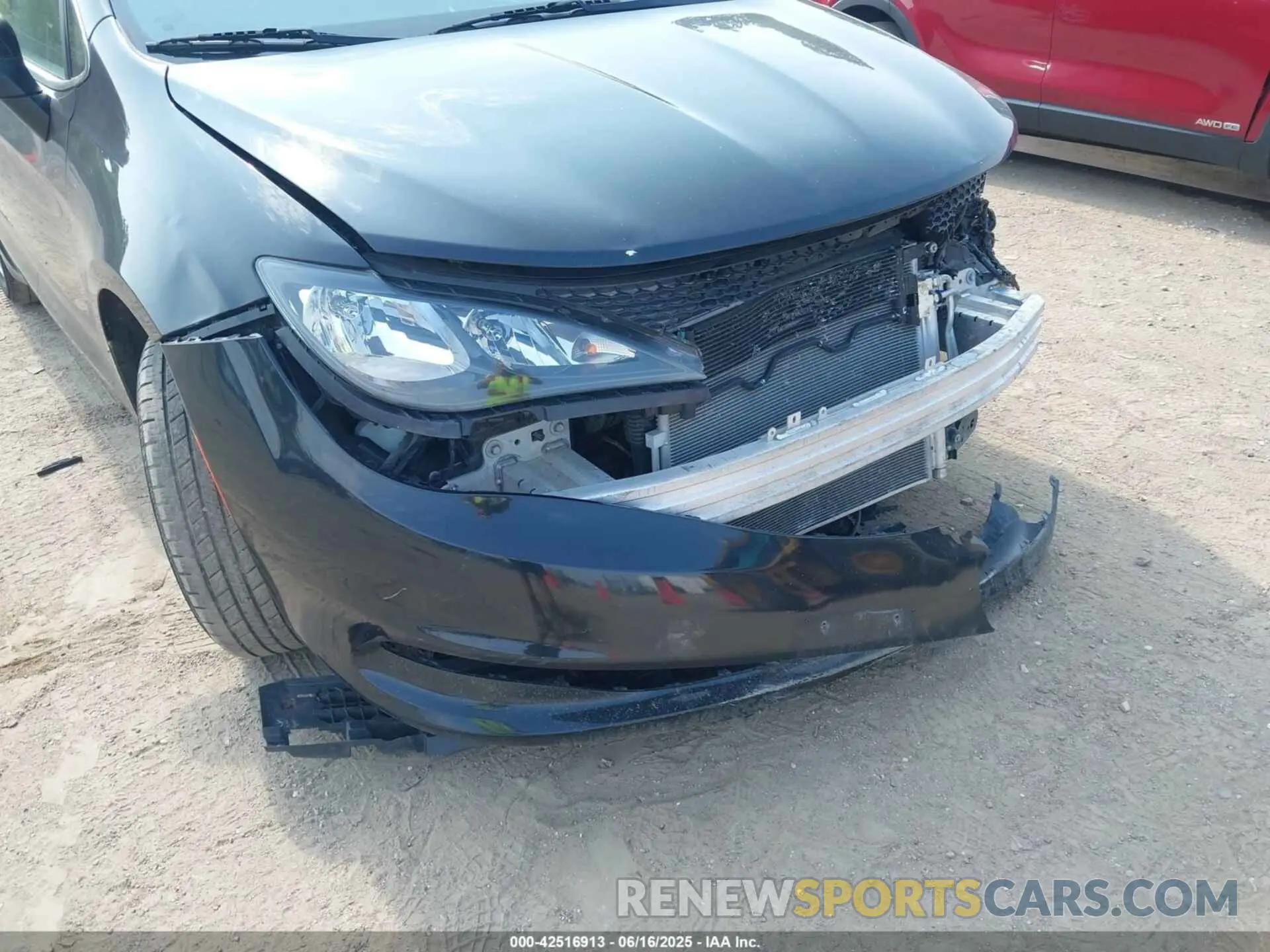 6 Photograph of a damaged car 2C4RC1DG9LR260516 CHRYSLER VOYAGER 2020