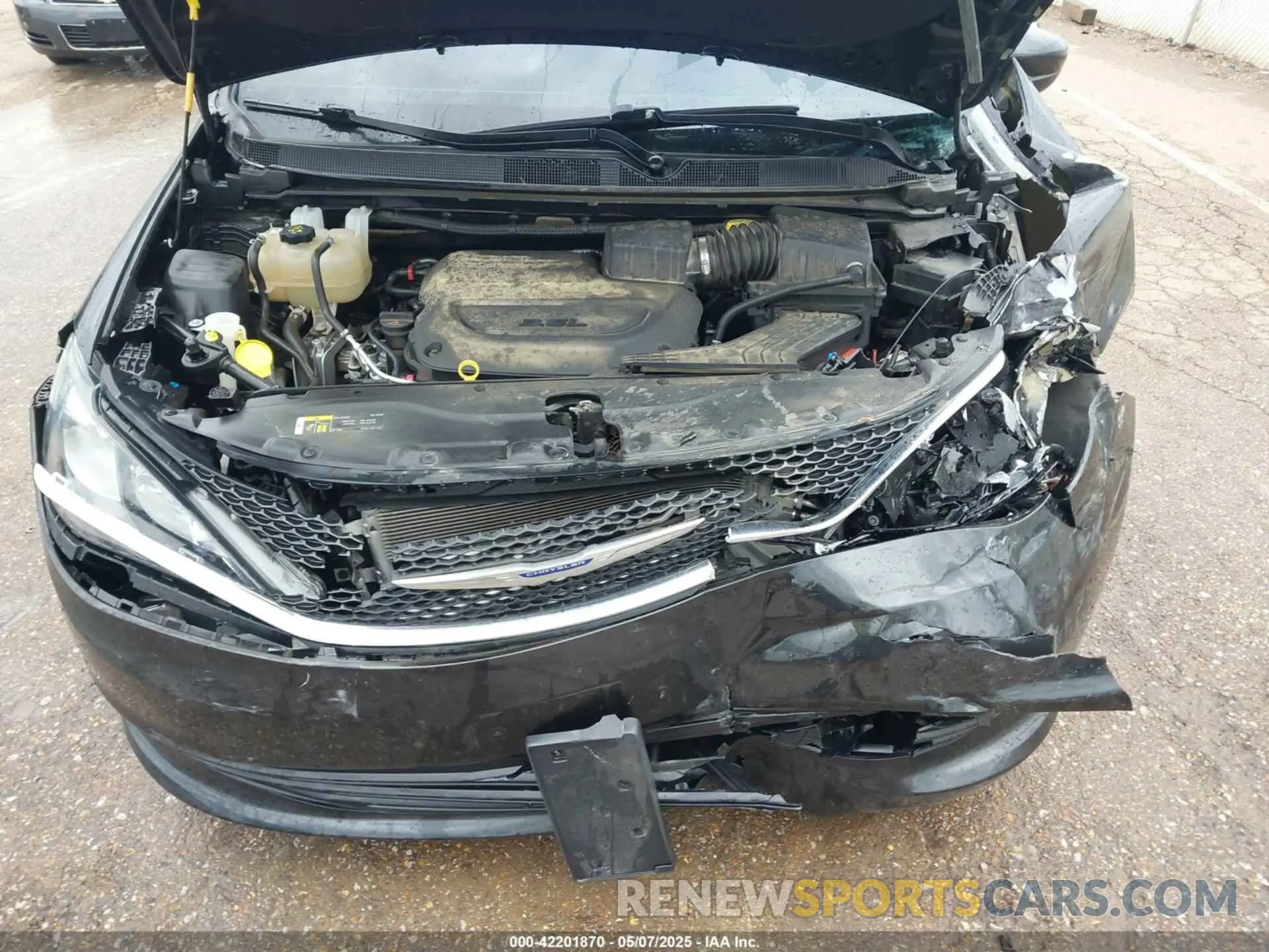 10 Photograph of a damaged car 2C4RC1DGXLR211860 CHRYSLER VOYAGER 2020