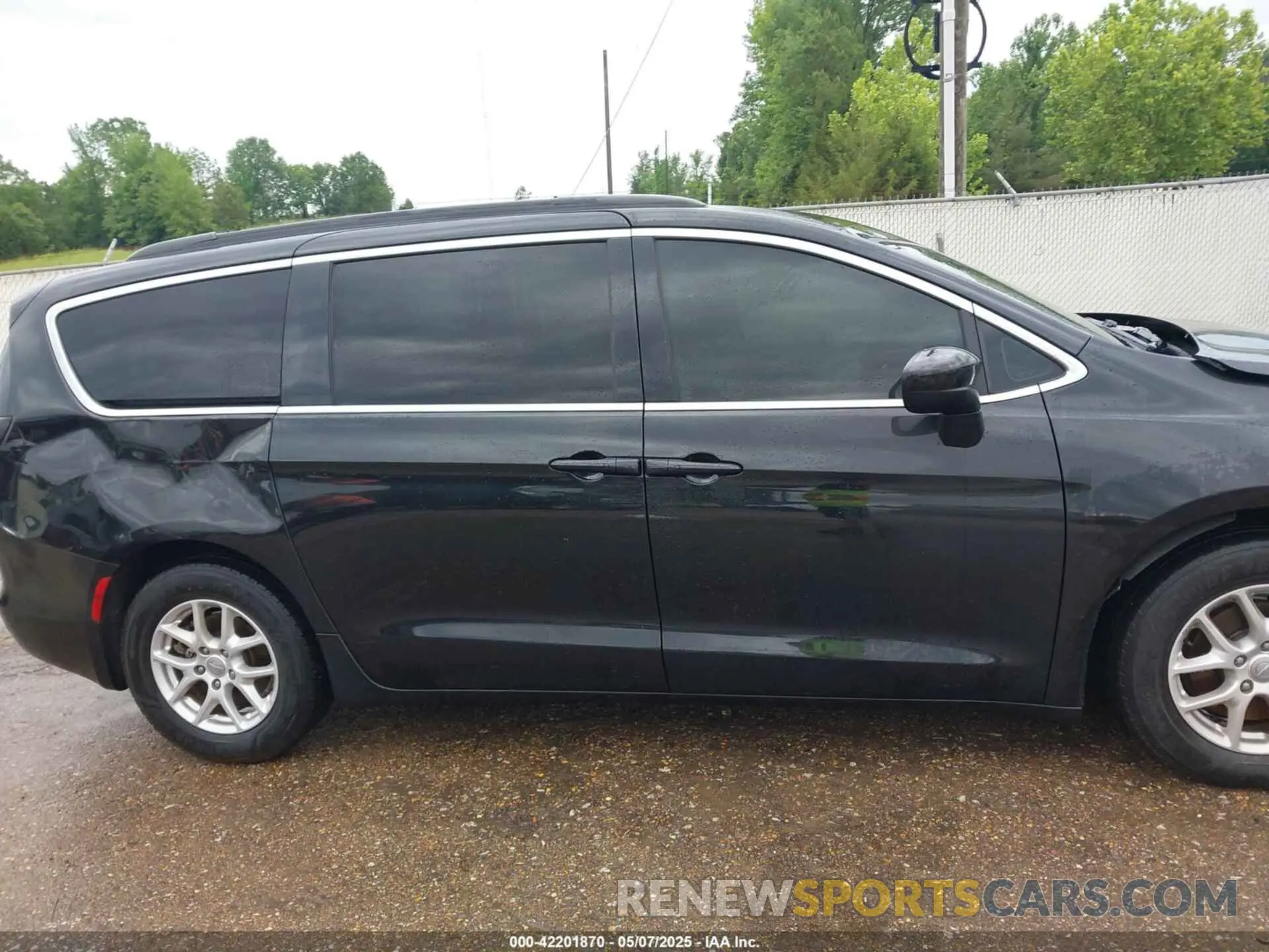 13 Photograph of a damaged car 2C4RC1DGXLR211860 CHRYSLER VOYAGER 2020